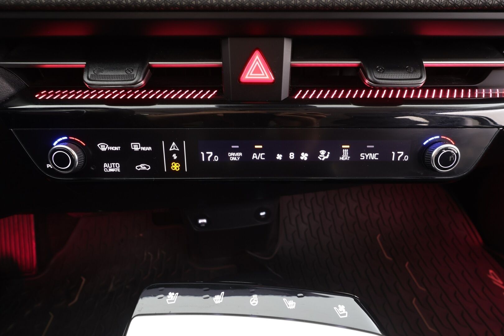 KIA EV6 2023 AWD 77 kWh 325 hv - | SCC | 360 | Ilmastoitu Muistipenkki | Koukku | ILP | LED | Kaistavahti | Navi | Keyless | Kahdet renkaat | Merkkihuollot |