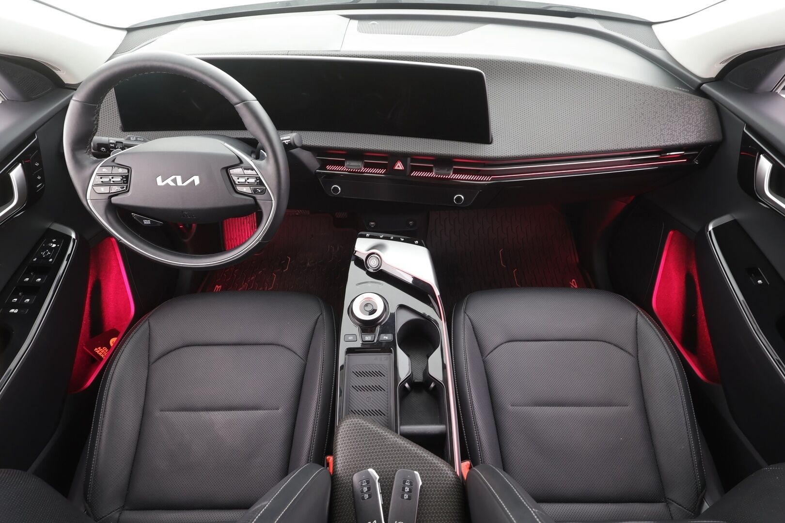 KIA EV6 2023 AWD 77 kWh 325 hv - | SCC | 360 | Ilmastoitu Muistipenkki | Koukku | ILP | LED | Kaistavahti | Navi | Keyless | Kahdet renkaat | Merkkihuollot |