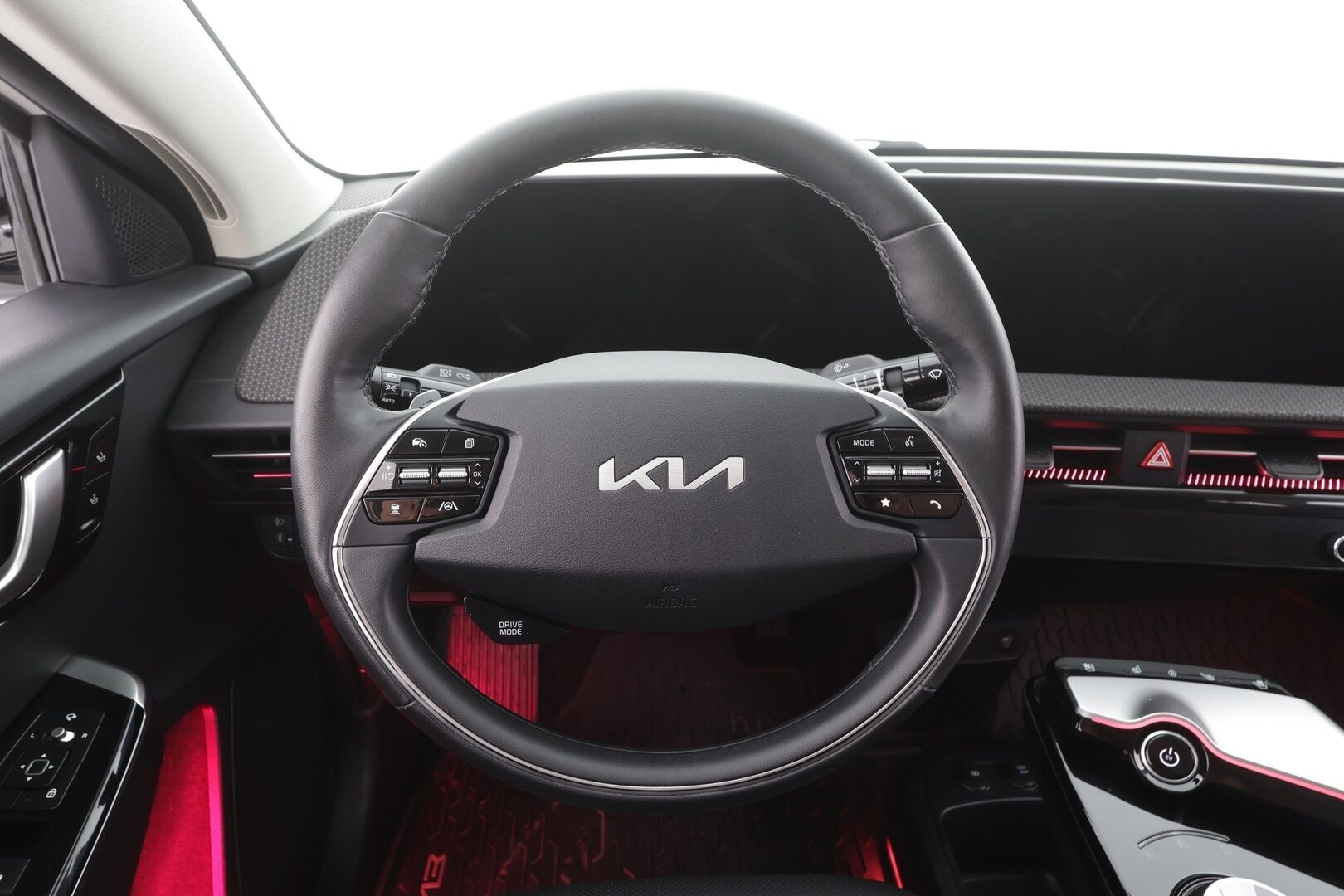 KIA EV6 2023 AWD 77 kWh 325 hv - | SCC | 360 | Ilmastoitu Muistipenkki | Koukku | ILP | LED | Kaistavahti | Navi | Keyless | Kahdet renkaat | Merkkihuollot |