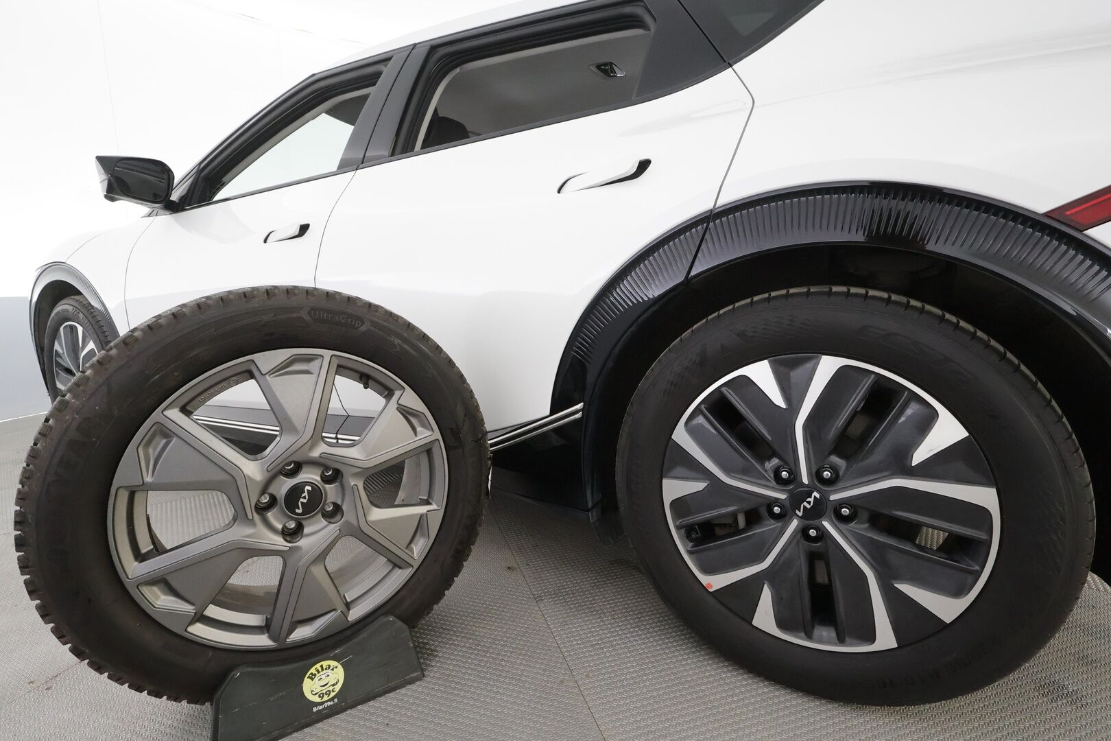 KIA EV6 2023 AWD 77 kWh 325 hv - | SCC | 360 | Ilmastoitu Muistipenkki | Koukku | ILP | LED | Kaistavahti | Navi | Keyless | Kahdet renkaat | Merkkihuollot |
