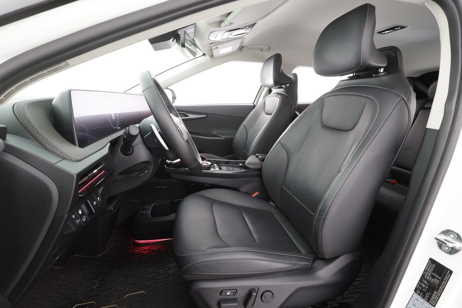 KIA EV6 2023 AWD 77 kWh 325 hv - | SCC | 360 | Ilmastoitu Muistipenkki | Koukku | ILP | LED | Kaistavahti | Navi | Keyless | Kahdet renkaat | Merkkihuollot |
