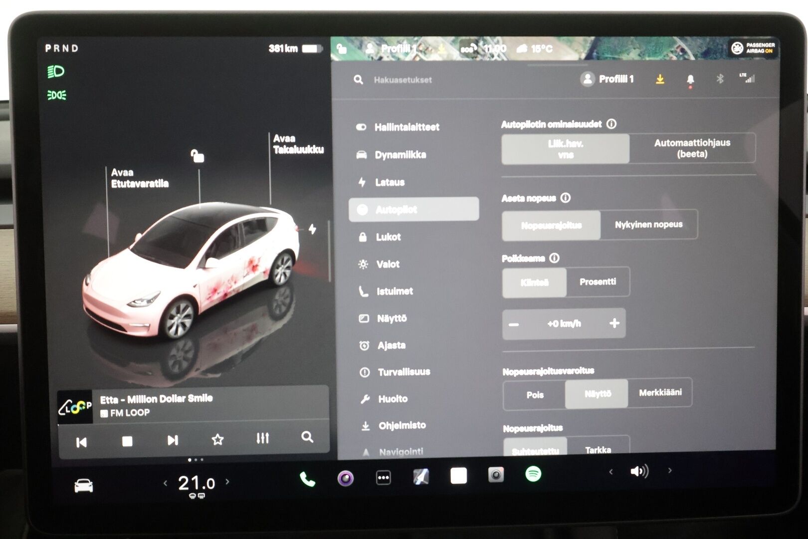TESLA MODEL Y 2023 Long Range AWD  - | Koukku | ILP | Lasikatto | ACC | Matrix-LED | P.Kamera | Muistipenkki | Premium Audio | Kaistavahti | Navi | Keyless | 2x Latauskaapelit | Kahdet renkaat | 
