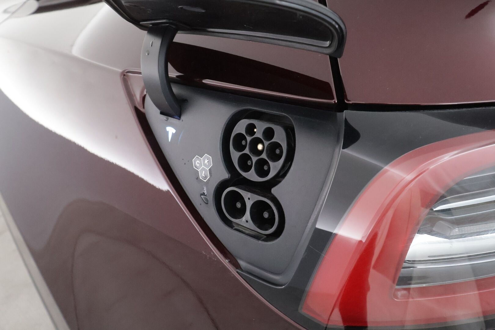 TESLA MODEL Y 2023 Long Range AWD  - | Koukku | ILP | Lasikatto | ACC | Matrix-LED | P.Kamera | Muistipenkki | Premium Audio | Kaistavahti | Navi | Keyless | 2x Latauskaapelit | Kahdet renkaat | 