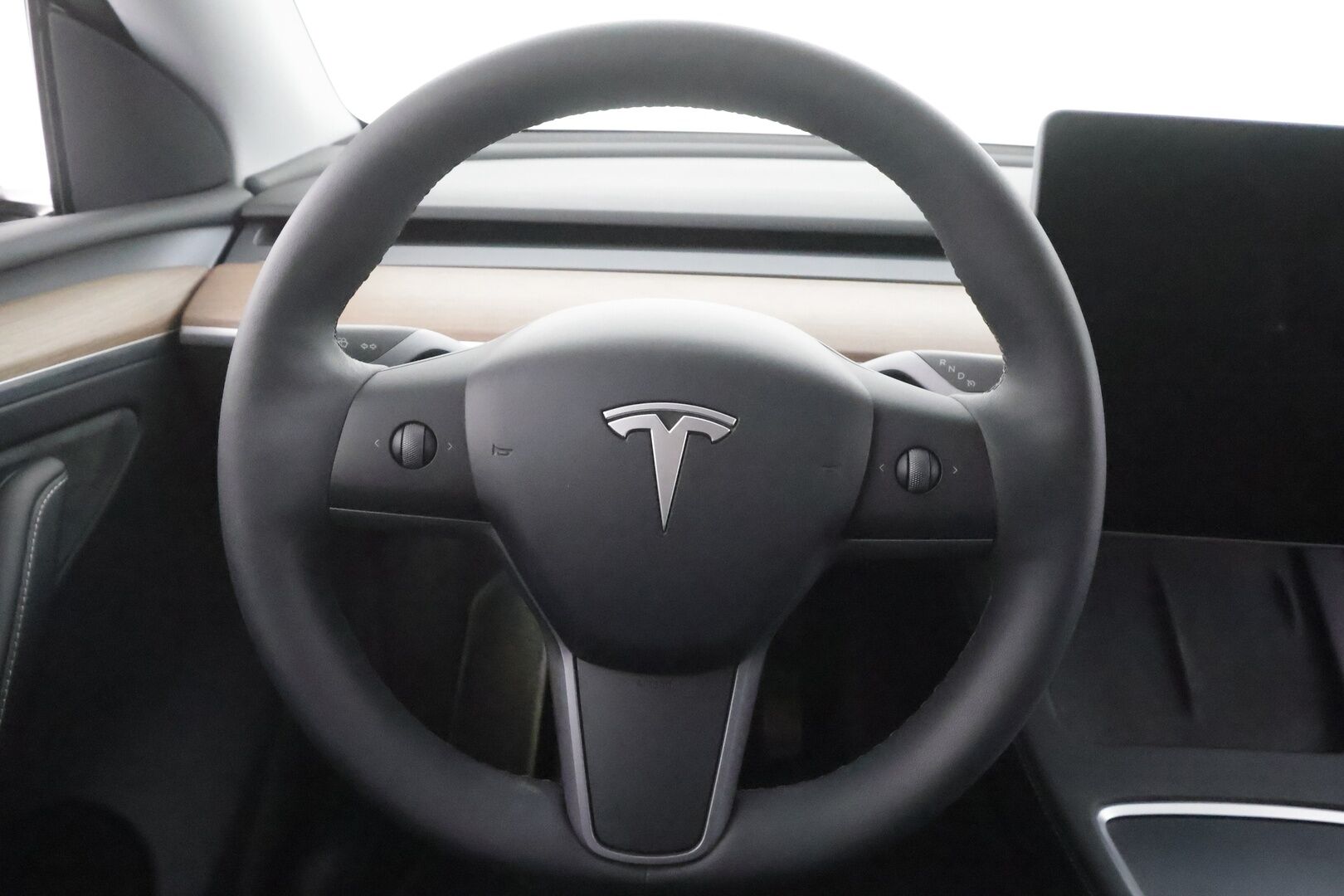 TESLA MODEL Y 2023 Long Range AWD  - | Koukku | ILP | Lasikatto | ACC | Matrix-LED | P.Kamera | Muistipenkki | Premium Audio | Kaistavahti | Navi | Keyless | 2x Latauskaapelit | Kahdet renkaat | 