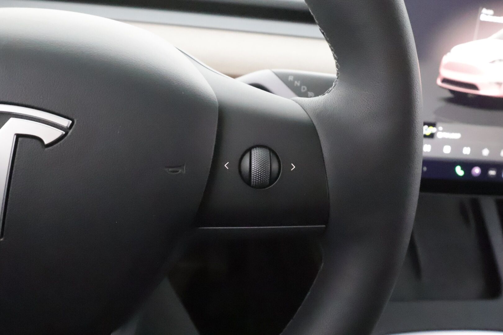 TESLA MODEL Y 2023 Long Range AWD  - | Koukku | ILP | Lasikatto | ACC | Matrix-LED | P.Kamera | Muistipenkki | Premium Audio | Kaistavahti | Navi | Keyless | 2x Latauskaapelit | Kahdet renkaat | 