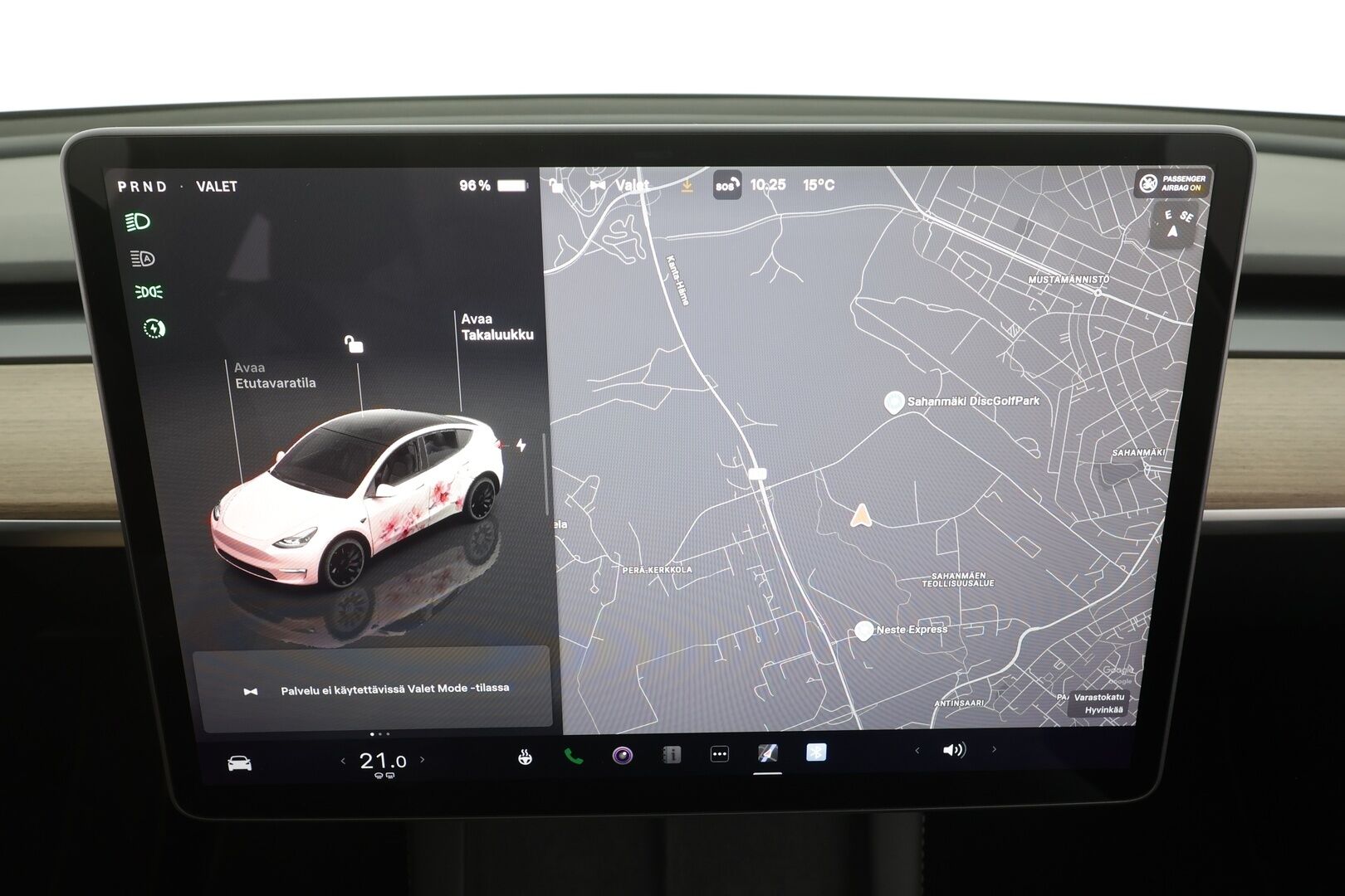 TESLA MODEL Y 2023 Performance - | Koukku | ILP | Lasikatto | ACC | Matrix-LED | P.Kamera | Muistipenkki | Premium Audio | Kaistavahti | Navi | Keyless | 2x Latauskaapelit | Kahdet renkaat |