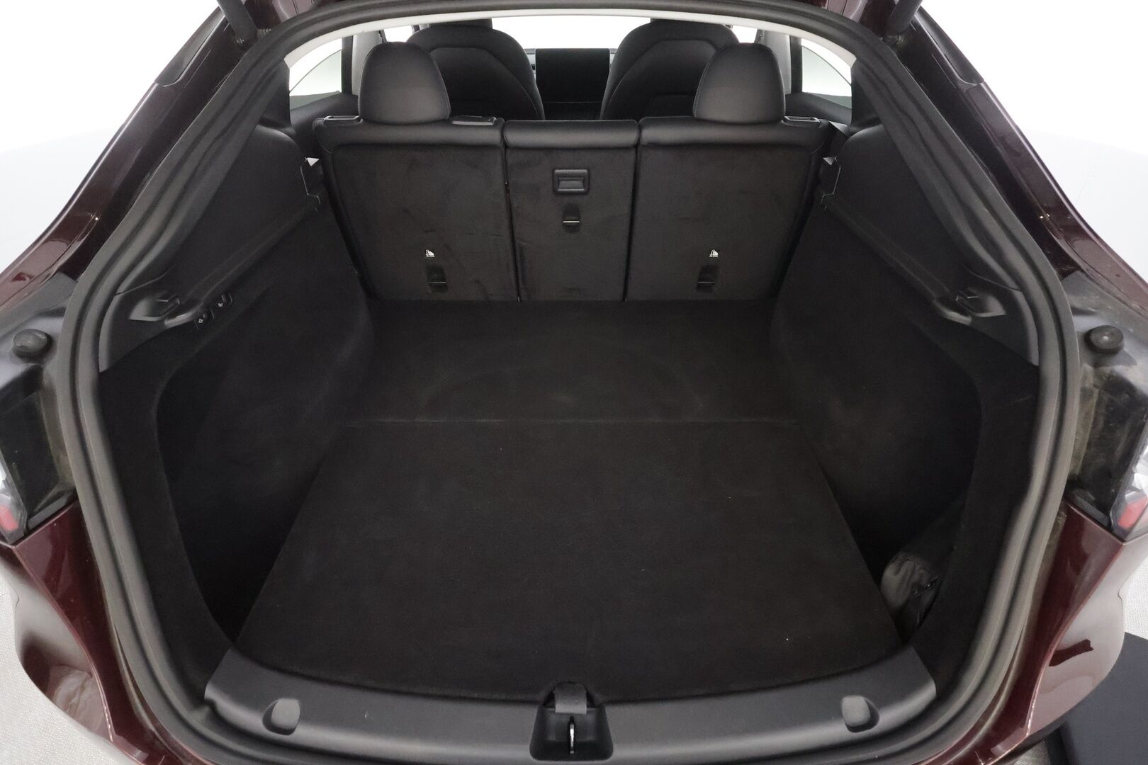 TESLA MODEL Y 2023 Performance - | Koukku | ILP | Lasikatto | ACC | Matrix-LED | P.Kamera | Muistipenkki | Premium Audio | Kaistavahti | Navi | Keyless | 2x Latauskaapelit | Kahdet renkaat |