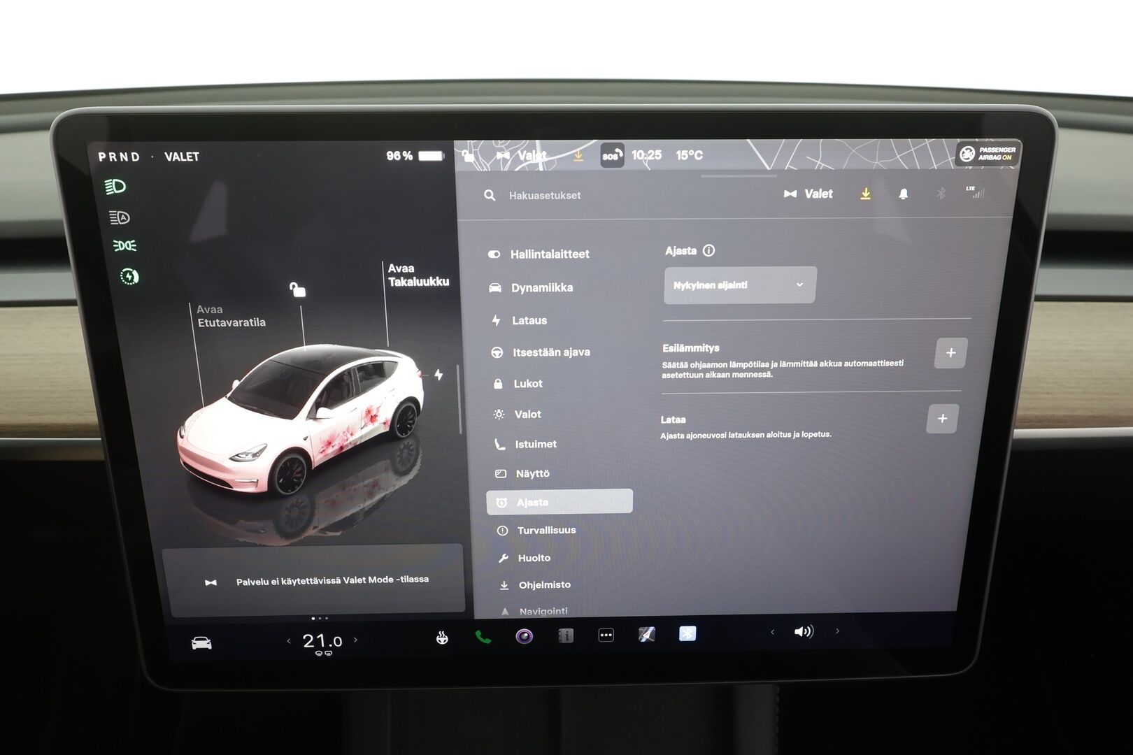 TESLA MODEL Y 2023 Performance - | Koukku | ILP | Lasikatto | ACC | Matrix-LED | P.Kamera | Muistipenkki | Premium Audio | Kaistavahti | Navi | Keyless | 2x Latauskaapelit | Kahdet renkaat |