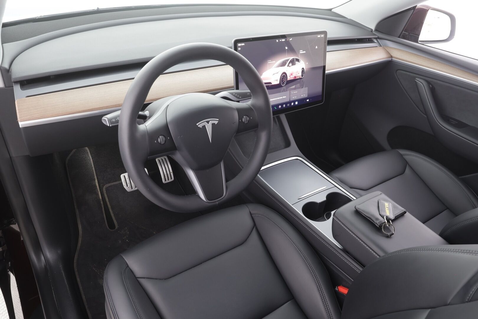 TESLA MODEL Y 2023 Performance - | Koukku | ILP | Lasikatto | ACC | Matrix-LED | P.Kamera | Muistipenkki | Premium Audio | Kaistavahti | Navi | Keyless | 2x Latauskaapelit | Kahdet renkaat |