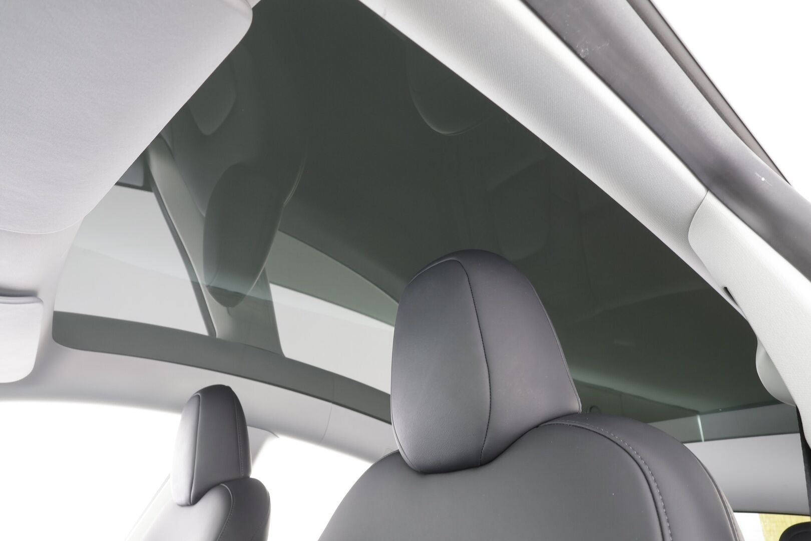TESLA MODEL Y 2023 Performance - | Koukku | ILP | Lasikatto | ACC | Matrix-LED | P.Kamera | Muistipenkki | Premium Audio | Kaistavahti | Navi | Keyless | 2x Latauskaapelit | Kahdet renkaat |