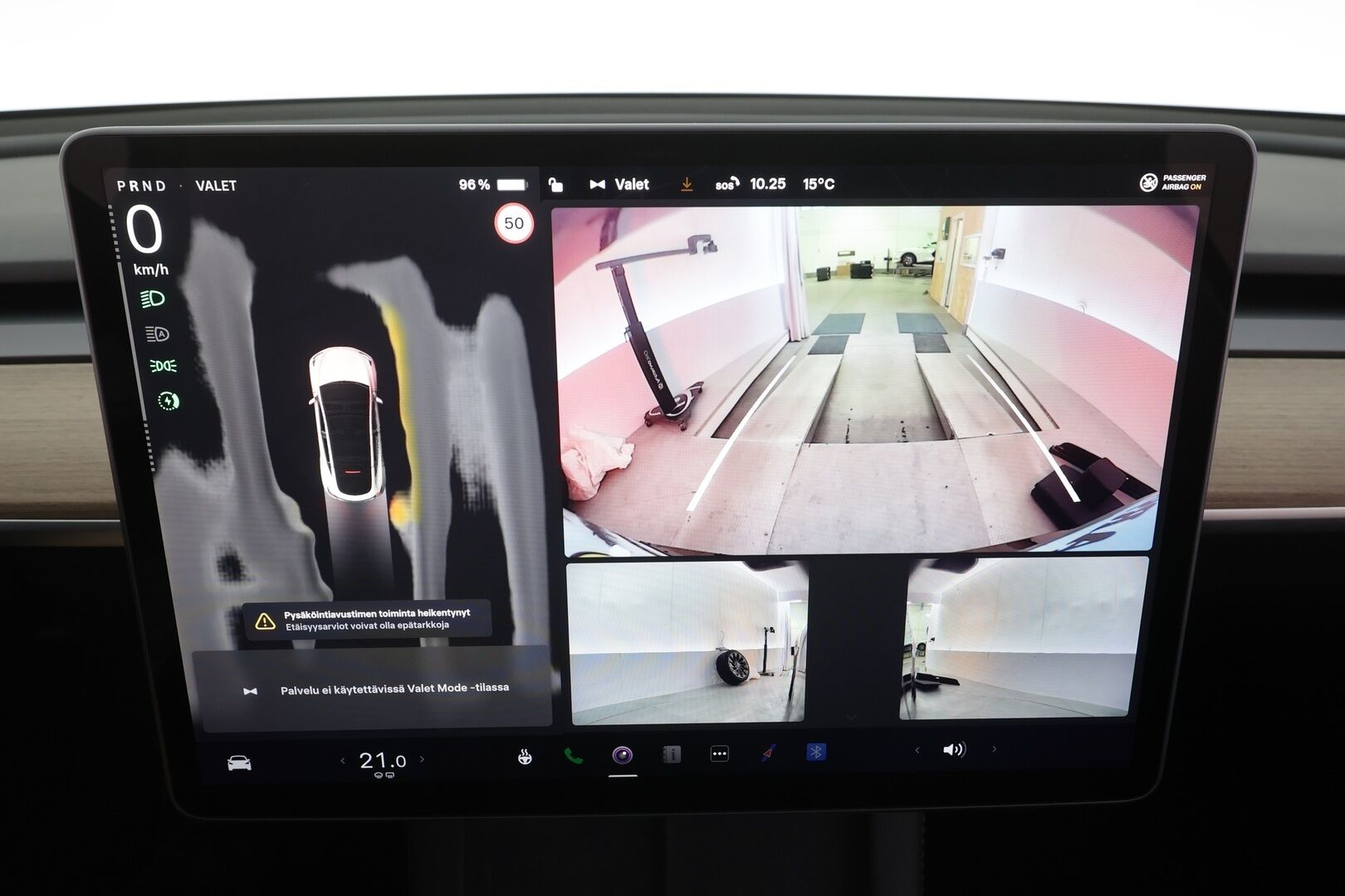 TESLA MODEL Y 2023 Performance - | Koukku | ILP | Lasikatto | ACC | Matrix-LED | P.Kamera | Muistipenkki | Premium Audio | Kaistavahti | Navi | Keyless | 2x Latauskaapelit | Kahdet renkaat |