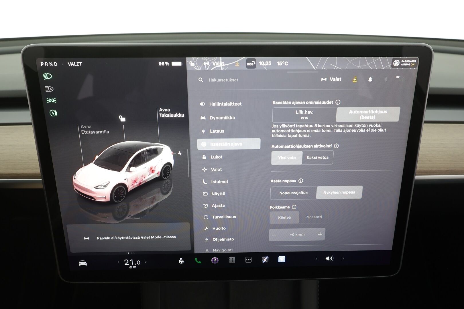 TESLA MODEL Y 2023 Performance - | Koukku | ILP | Lasikatto | ACC | Matrix-LED | P.Kamera | Muistipenkki | Premium Audio | Kaistavahti | Navi | Keyless | 2x Latauskaapelit | Kahdet renkaat |