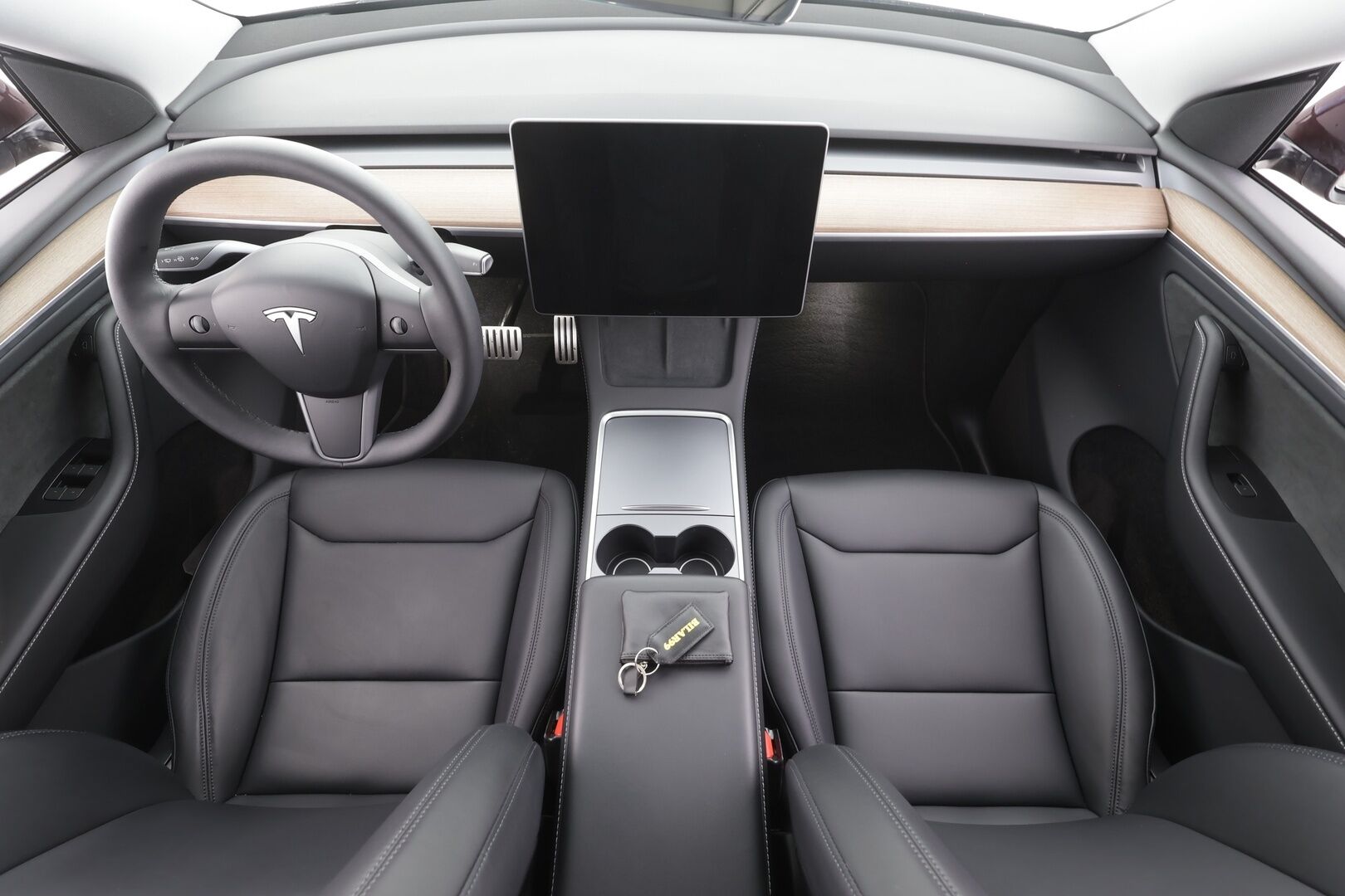 TESLA MODEL Y 2023 Performance - | Koukku | ILP | Lasikatto | ACC | Matrix-LED | P.Kamera | Muistipenkki | Premium Audio | Kaistavahti | Navi | Keyless | 2x Latauskaapelit | Kahdet renkaat |