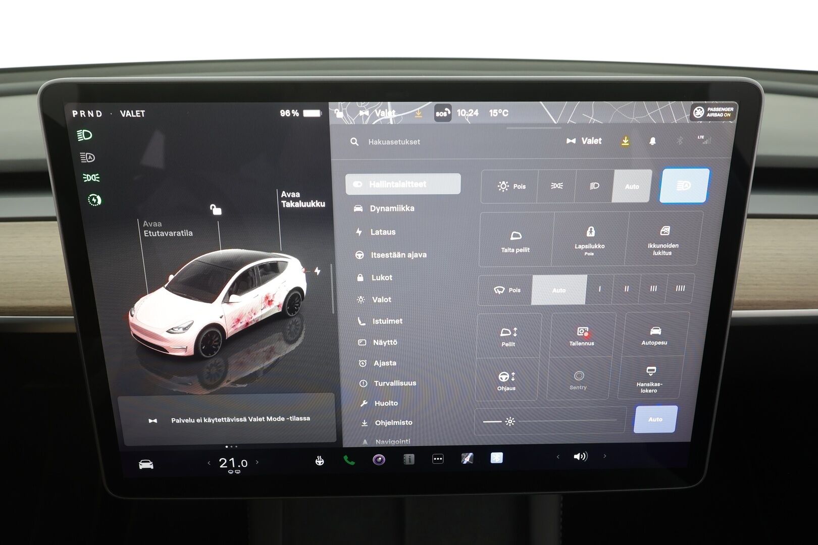 TESLA MODEL Y 2023 Performance - | Koukku | ILP | Lasikatto | ACC | Matrix-LED | P.Kamera | Muistipenkki | Premium Audio | Kaistavahti | Navi | Keyless | 2x Latauskaapelit | Kahdet renkaat |