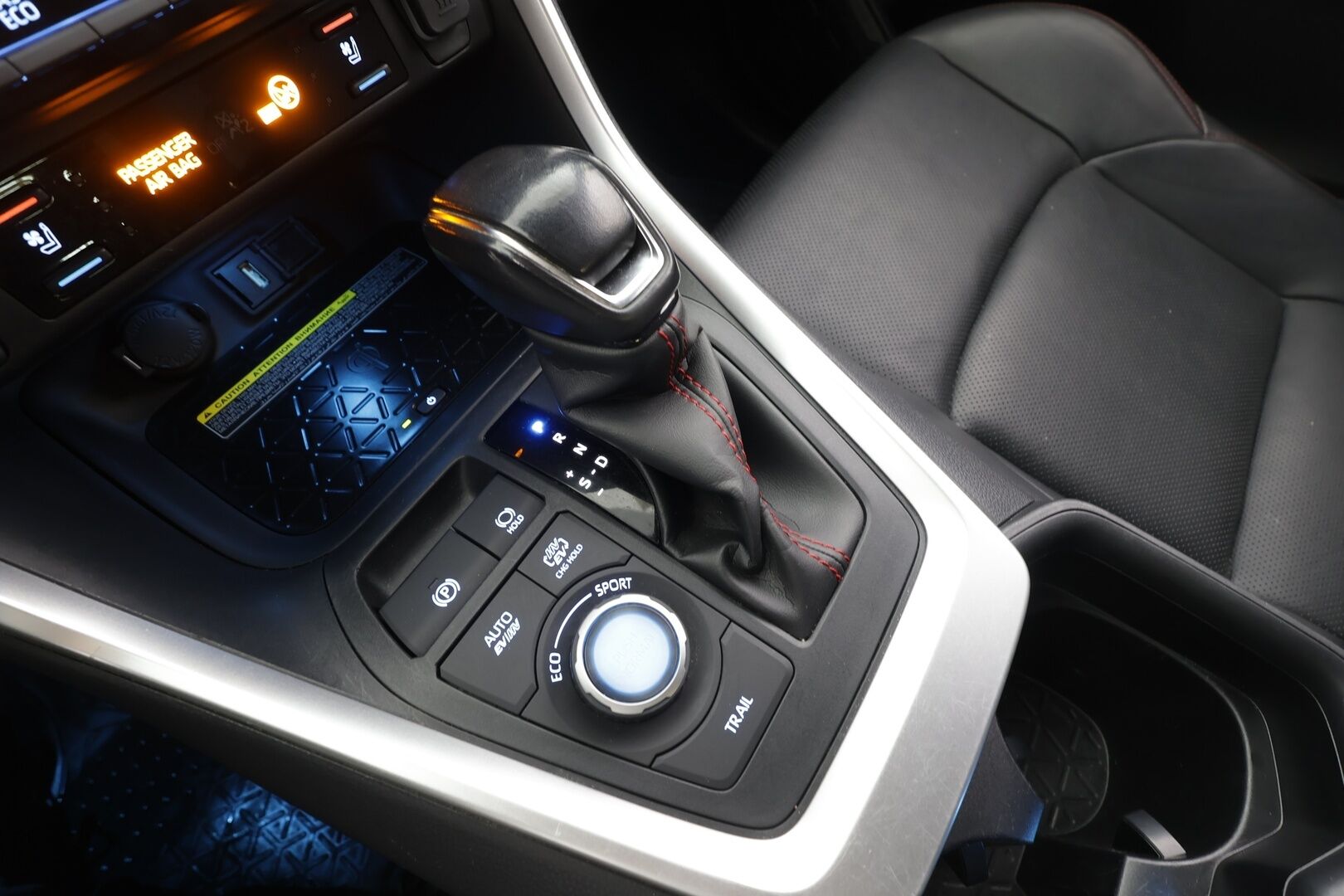 TOYOTA RAV4 PLUG-IN 2020 Hybrid 2,5 AWD-i Premium - WEBASTO | ACC | Vetokoukku | HUD | 360-Kamera | Adapt.LED | Ilmastoidut Nahat | Sähköluukku | SUPERVARUSTELTU!
