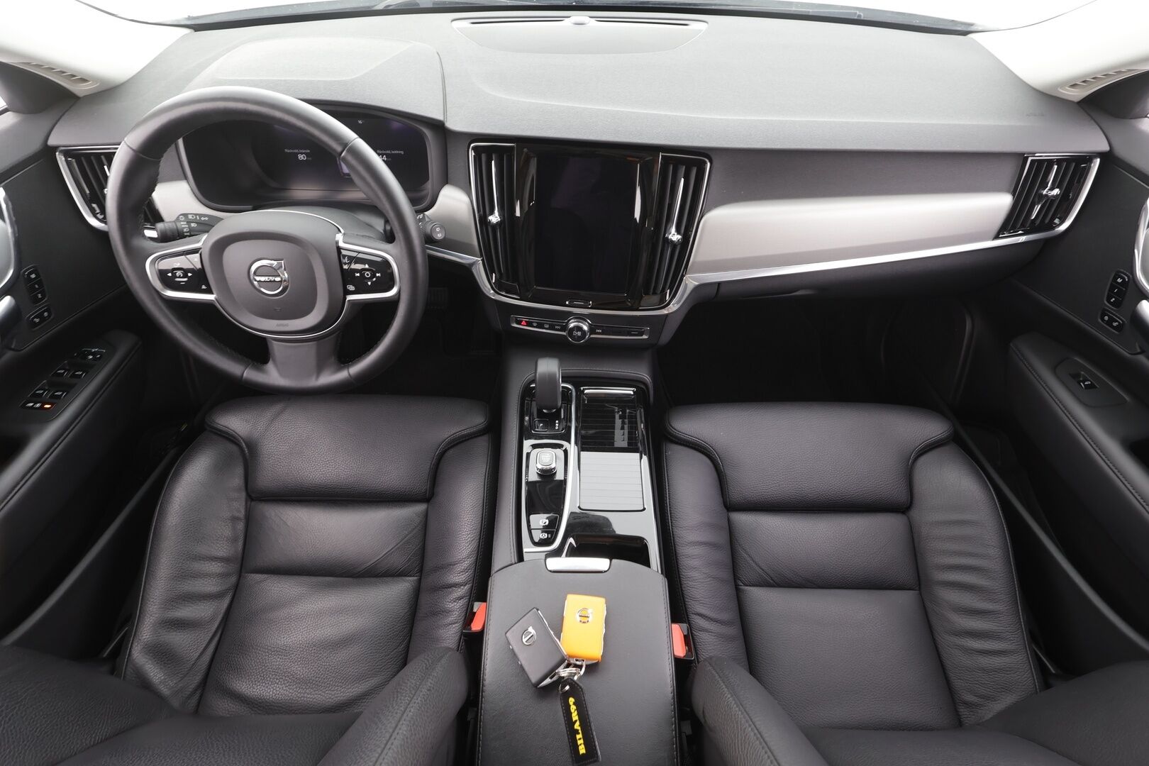 Volvo V90 2023 T6 AWD Long Range Core aut - | Pilot assist | Webasto | Koukku | Full-LED | Muistipenkit | P.Kamera | Keyless | Apple&Android | Kahdet Renkaat |