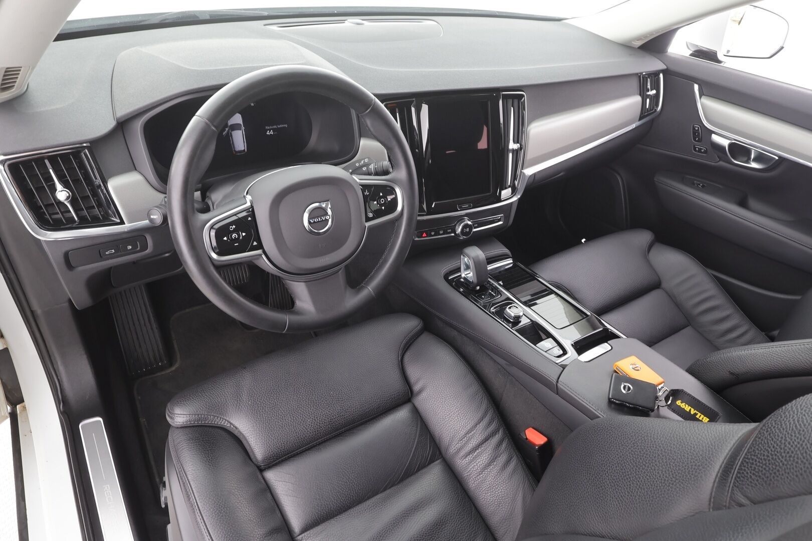 Volvo V90 2023 T6 AWD Long Range Core aut - | Pilot assist | Webasto | Koukku | Full-LED | Muistipenkit | P.Kamera | Keyless | Apple&Android | Kahdet Renkaat |