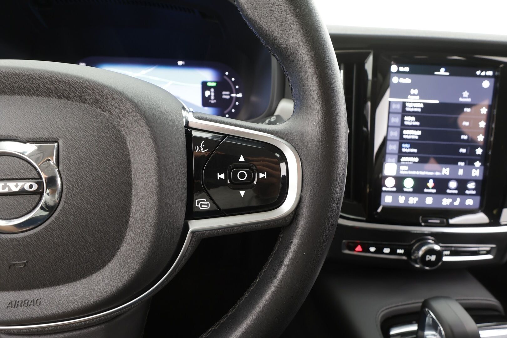 Volvo V90 2023 T6 AWD Long Range Core aut - | Pilot assist | Webasto | Koukku | Full-LED | Muistipenkit | P.Kamera | Keyless | Apple&Android | Kahdet Renkaat |