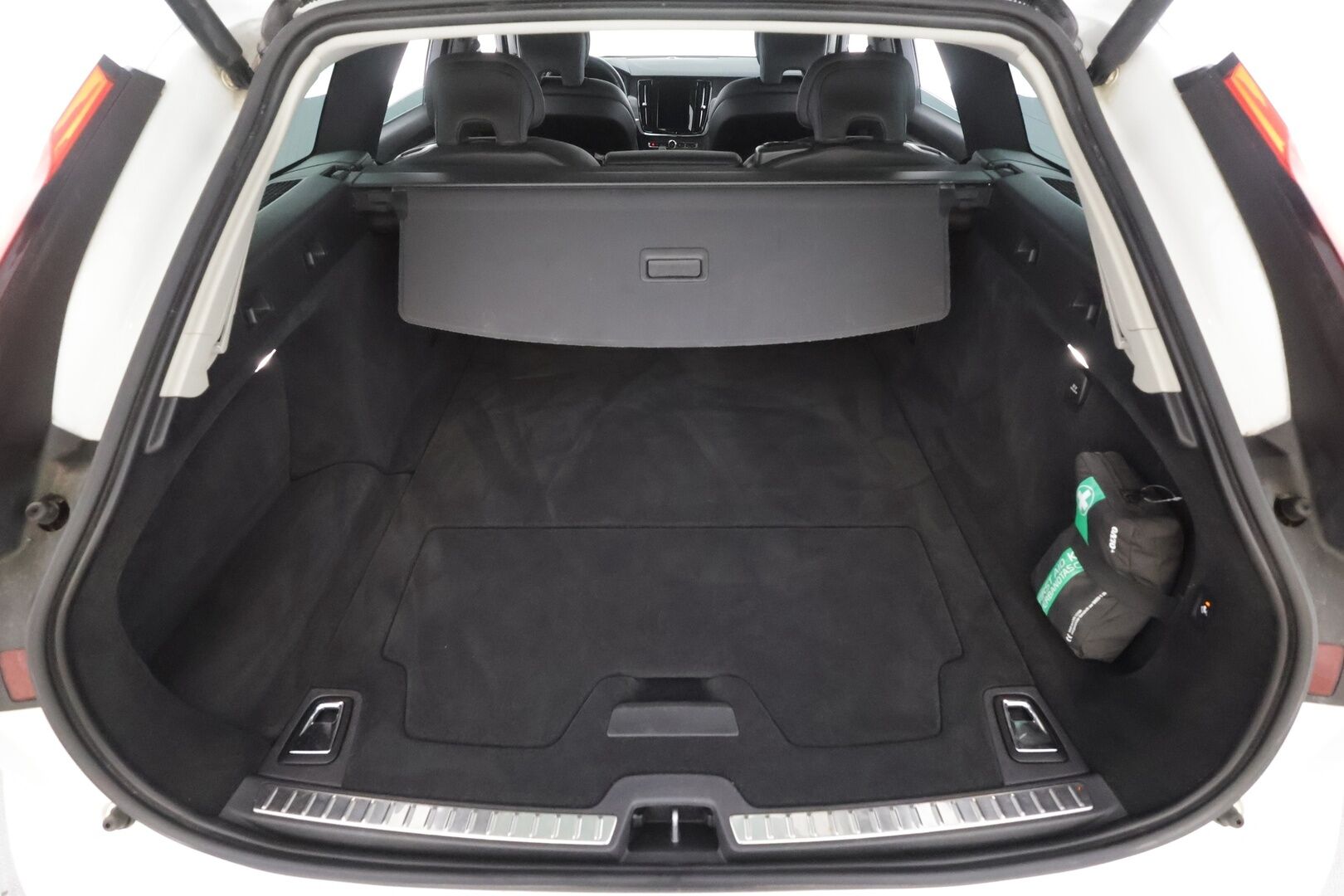 Volvo V90 2023 T6 AWD Long Range Core aut - | Pilot assist | Webasto | Koukku | Full-LED | Muistipenkit | P.Kamera | Keyless | Apple&Android | Kahdet Renkaat |