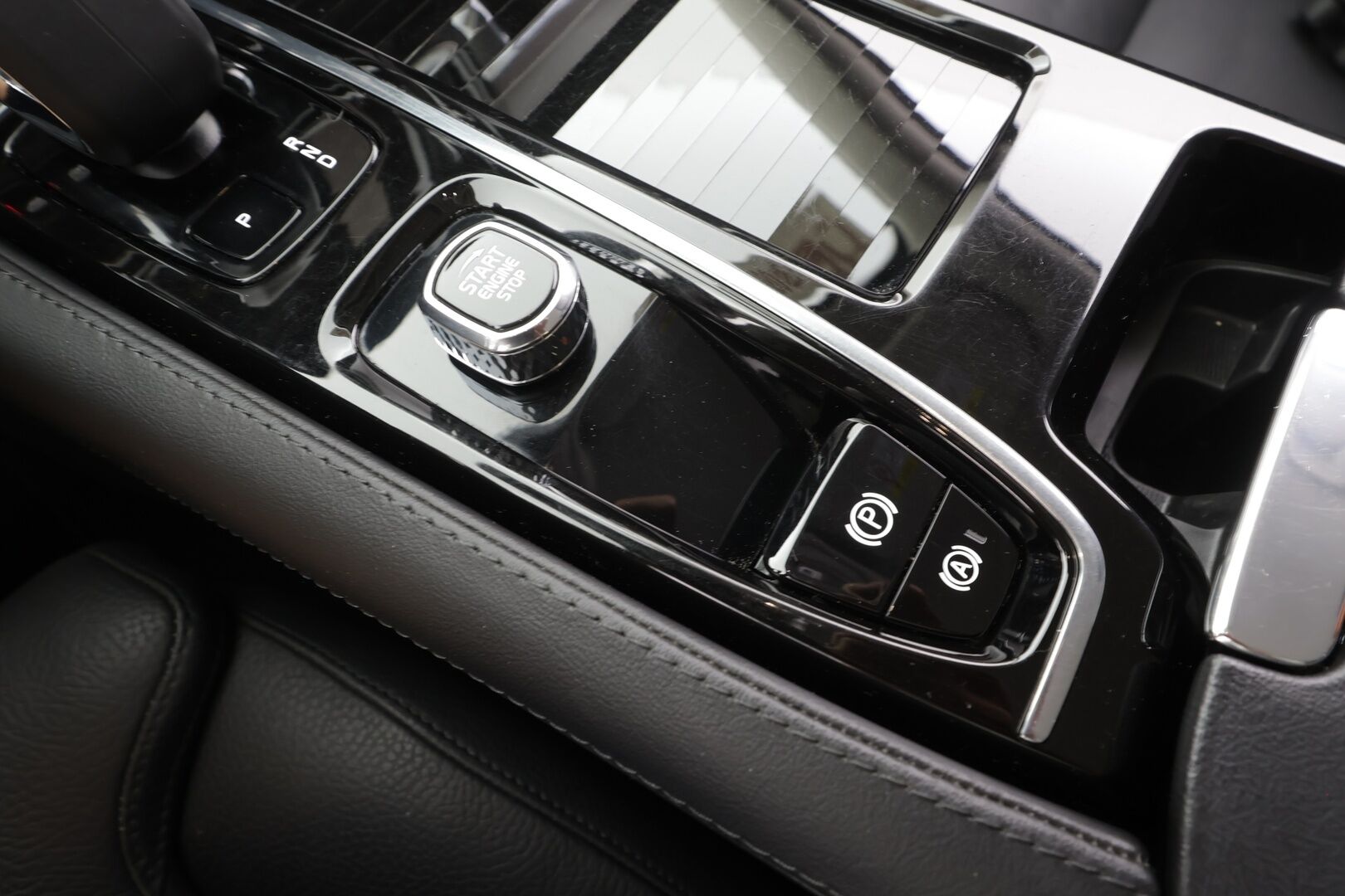 Volvo V90 2023 T6 AWD Long Range Core aut - | Pilot assist | Webasto | Koukku | Full-LED | Muistipenkit | P.Kamera | Keyless | Apple&Android | Kahdet Renkaat |