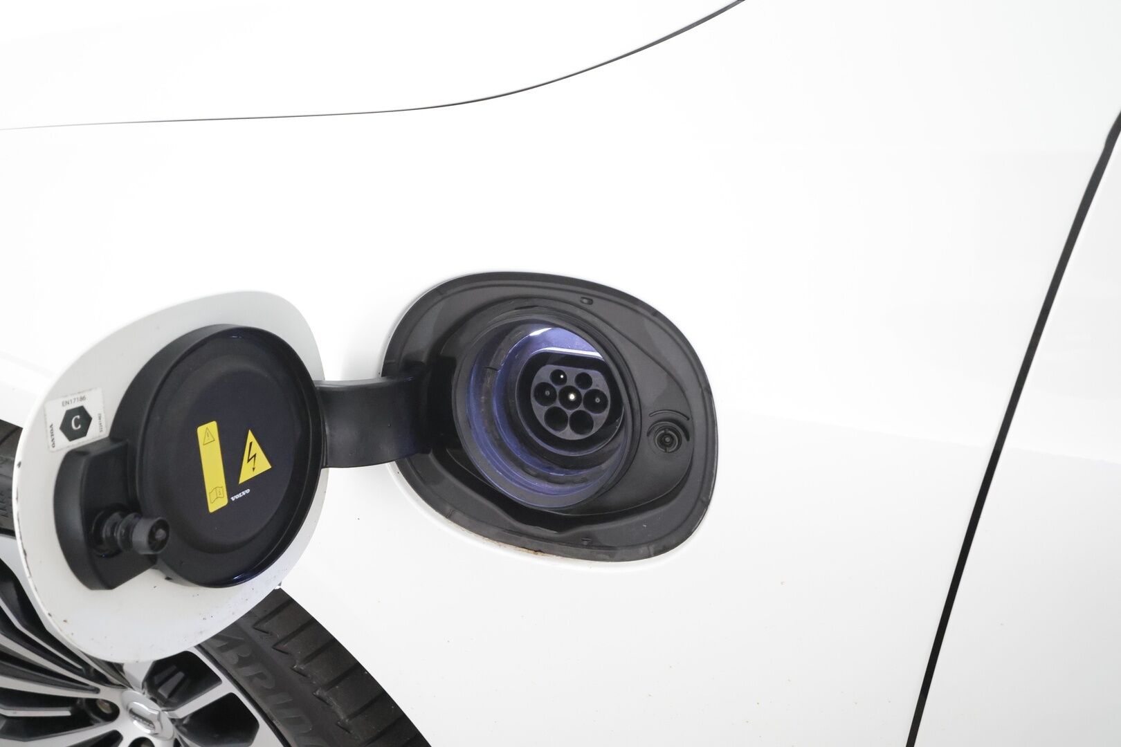 Volvo V90 2023 T6 AWD Long Range Core aut - | Pilot assist | Webasto | Koukku | Full-LED | Muistipenkit | P.Kamera | Keyless | Apple&Android | Kahdet Renkaat |
