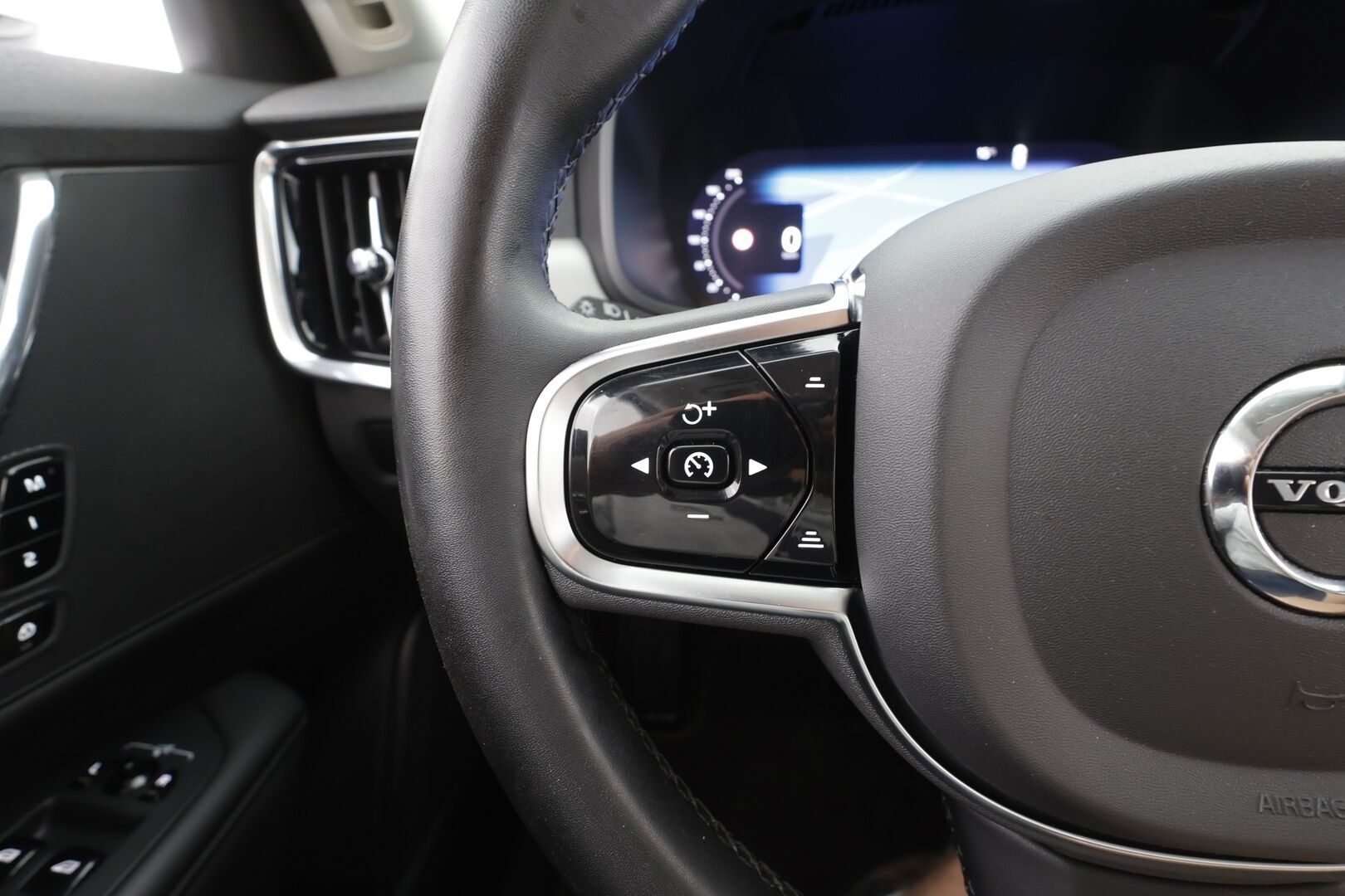 Volvo V90 2023 T6 AWD Long Range Core aut - | Pilot assist | Webasto | Koukku | Full-LED | Muistipenkit | P.Kamera | Keyless | Apple&Android | Kahdet Renkaat |