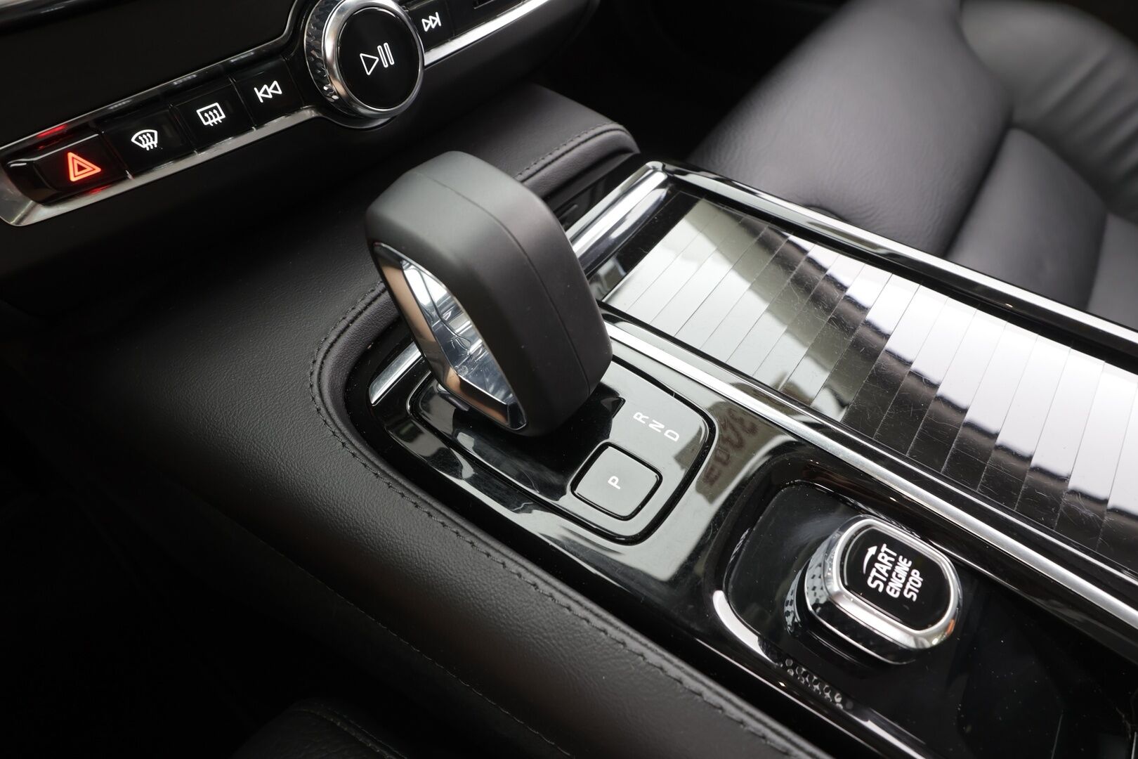 Volvo V90 2023 T6 AWD Long Range Core aut - | Pilot assist | Webasto | Koukku | Full-LED | Muistipenkit | P.Kamera | Keyless | Apple&Android | Kahdet Renkaat |