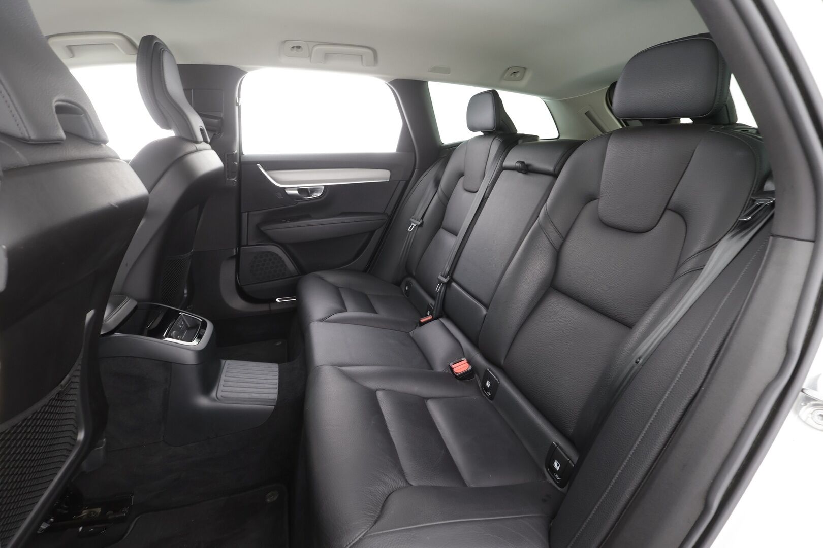 Volvo V90 2023 T6 AWD Long Range Core aut - | Pilot assist | Webasto | Koukku | Full-LED | Muistipenkit | P.Kamera | Keyless | Apple&Android | Kahdet Renkaat |