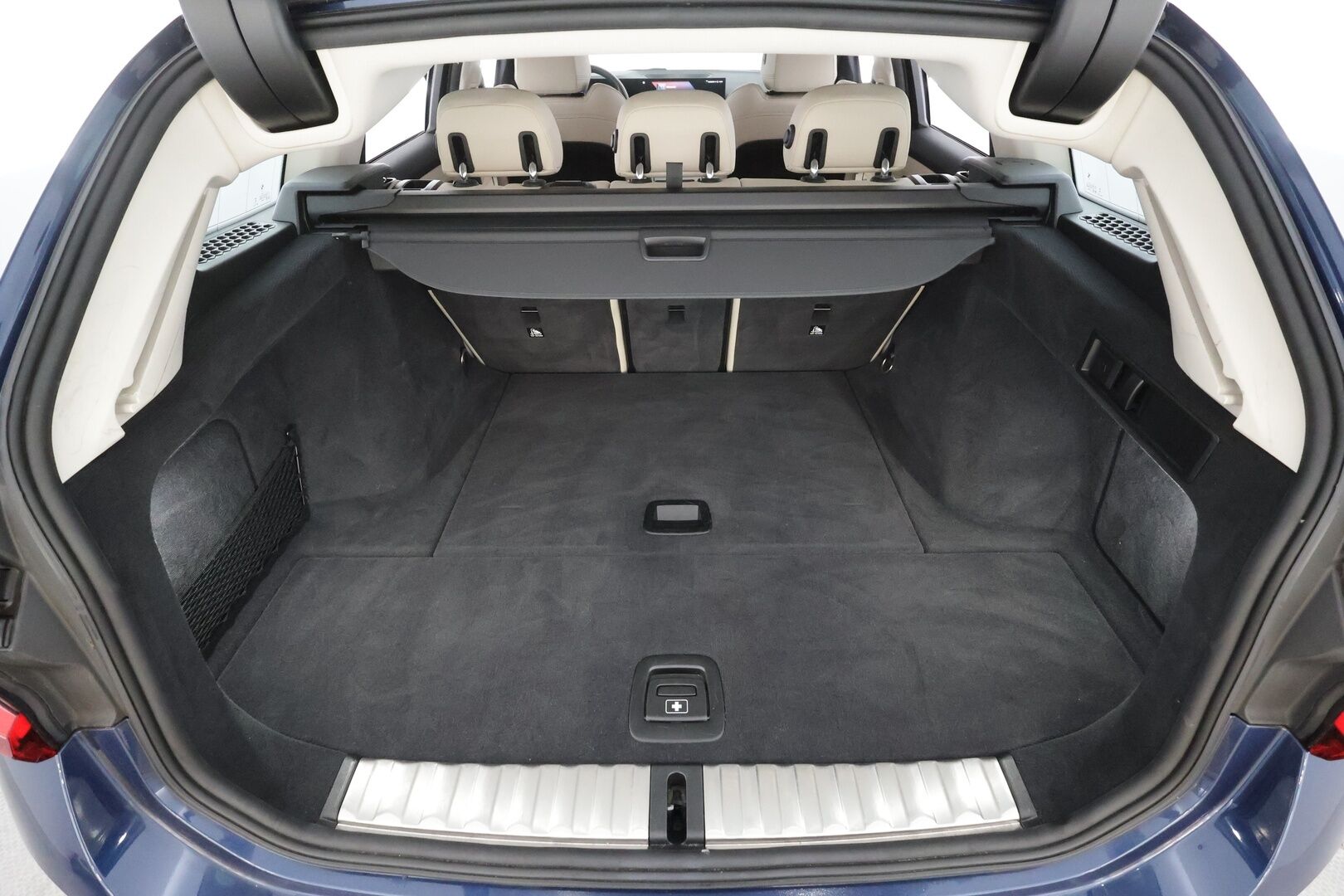 BMW 318 2023 LCI G21 Touring 318i A Business - | H&K | Facelift | Nahkasisusta | Sporttipenkit | Sähk. takakontti | Katveavustin | LED | Navi | ALV | 