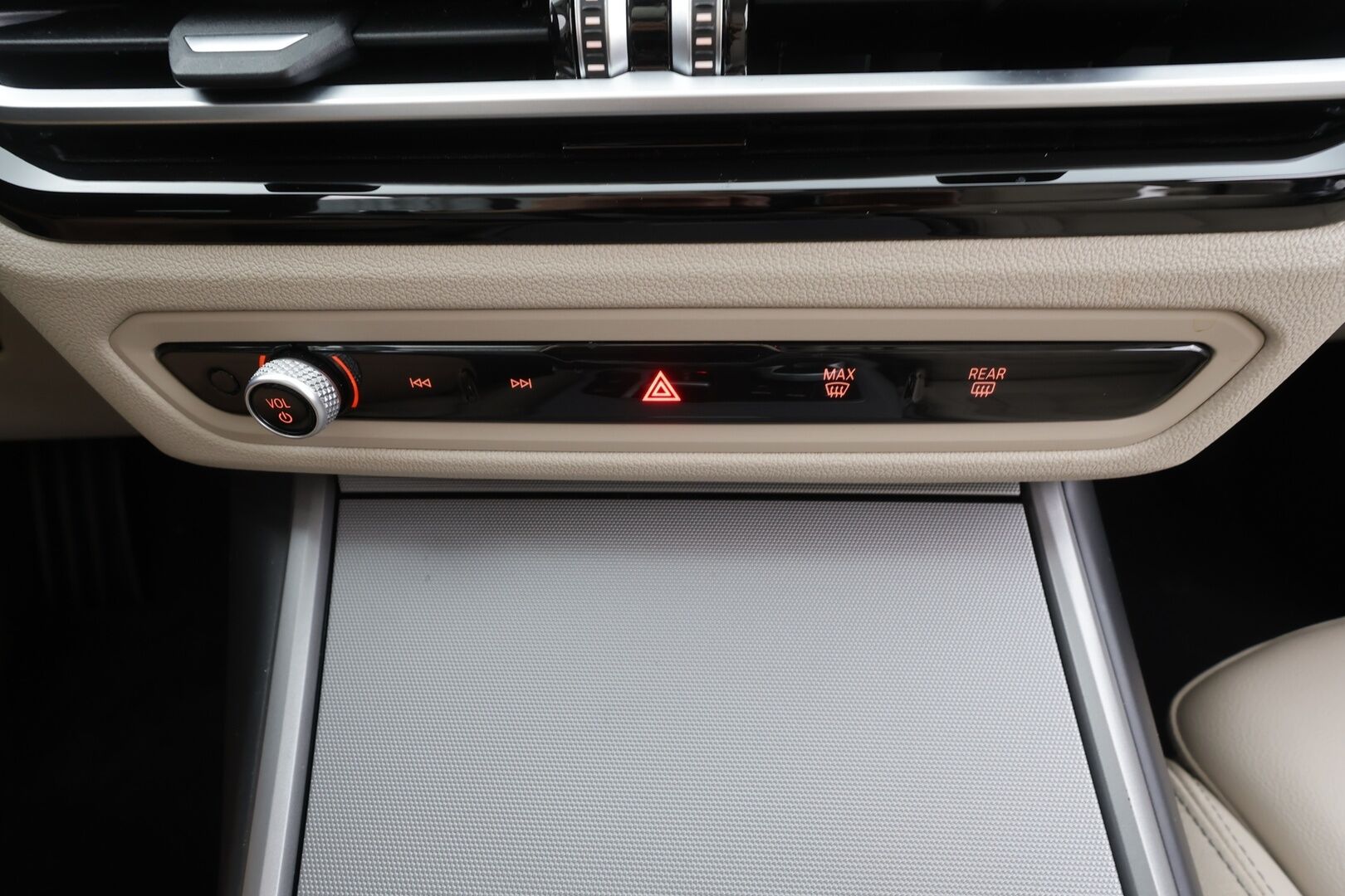 BMW 318 2023 LCI G21 Touring 318i A Business - | H&K | Facelift | Nahkasisusta | Sporttipenkit | Sähk. takakontti | Katveavustin | LED | Navi | ALV | 