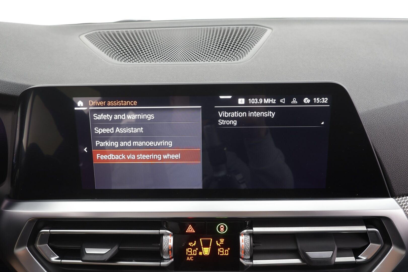 BMW 330 2021 G21 Touring 330i A xDrive Business M-Sport - LED | H&K | Sporttipenkit | P.Tutkat | Navi | Kaistavahti | Digimittaristo | Vakkari | Merkkihuollot