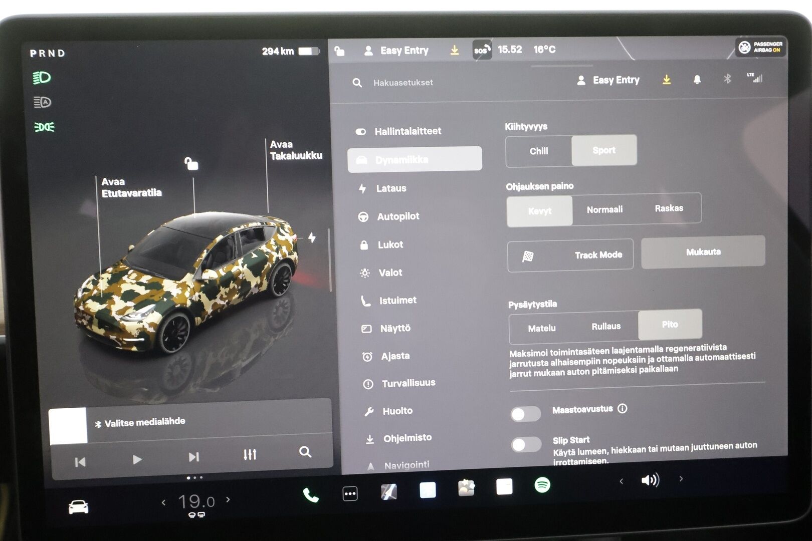 TESLA MODEL Y 2023 Performance - | ILP | Koukku | Lasikatto | ACC | Matrix-LED | P.Kamera | Muistipenkki | Premium Audio | Kaistavahti | Navi | Keyless | 2x Latauskaapelit | Kahdet renkaat |