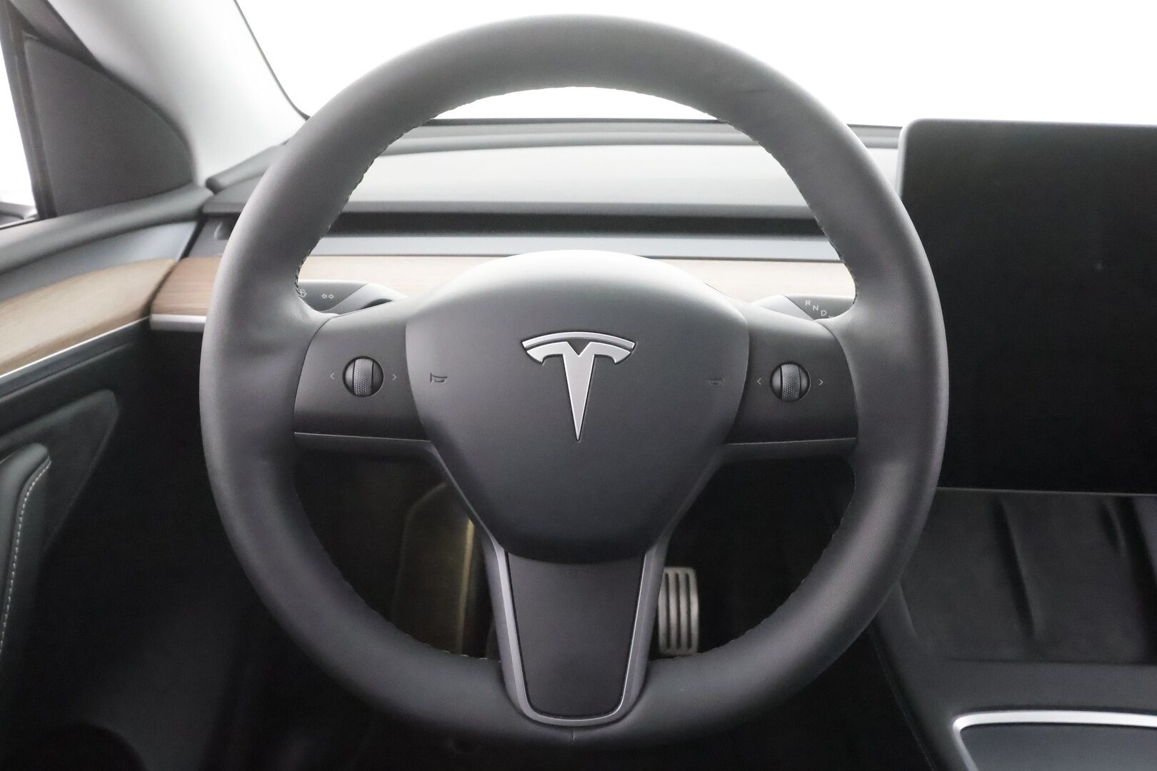 TESLA MODEL Y 2023 Performance - | ILP | Koukku | Lasikatto | ACC | Matrix-LED | P.Kamera | Muistipenkki | Premium Audio | Kaistavahti | Navi | Keyless | 2x Latauskaapelit | Kahdet renkaat |