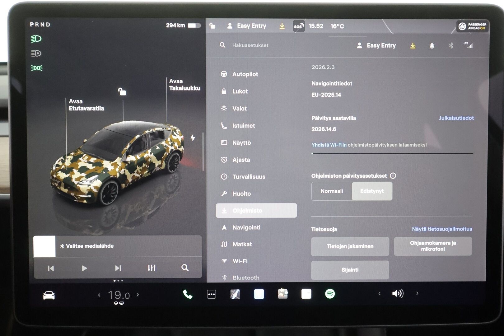 TESLA MODEL Y 2023 Performance - | ILP | Koukku | Lasikatto | ACC | Matrix-LED | P.Kamera | Muistipenkki | Premium Audio | Kaistavahti | Navi | Keyless | 2x Latauskaapelit | Kahdet renkaat |