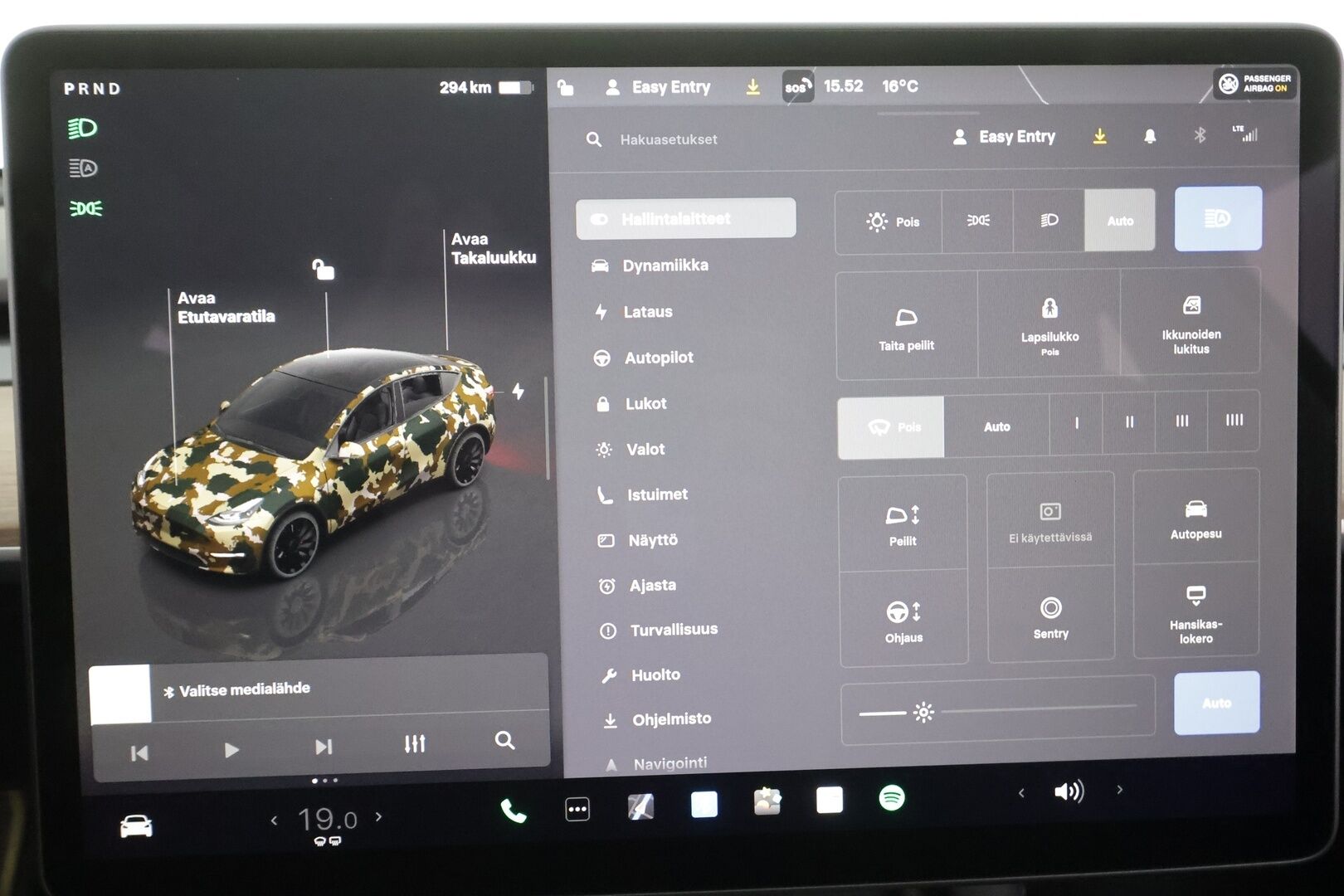 TESLA MODEL Y 2023 Performance - | ILP | Koukku | Lasikatto | ACC | Matrix-LED | P.Kamera | Muistipenkki | Premium Audio | Kaistavahti | Navi | Keyless | 2x Latauskaapelit | Kahdet renkaat |