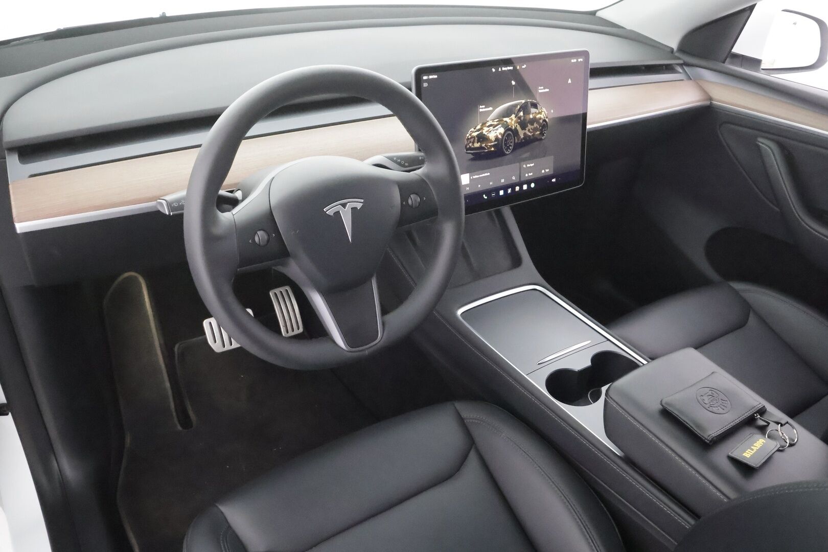 TESLA MODEL Y 2023 Performance - | ILP | Koukku | Lasikatto | ACC | Matrix-LED | P.Kamera | Muistipenkki | Premium Audio | Kaistavahti | Navi | Keyless | 2x Latauskaapelit | Kahdet renkaat |