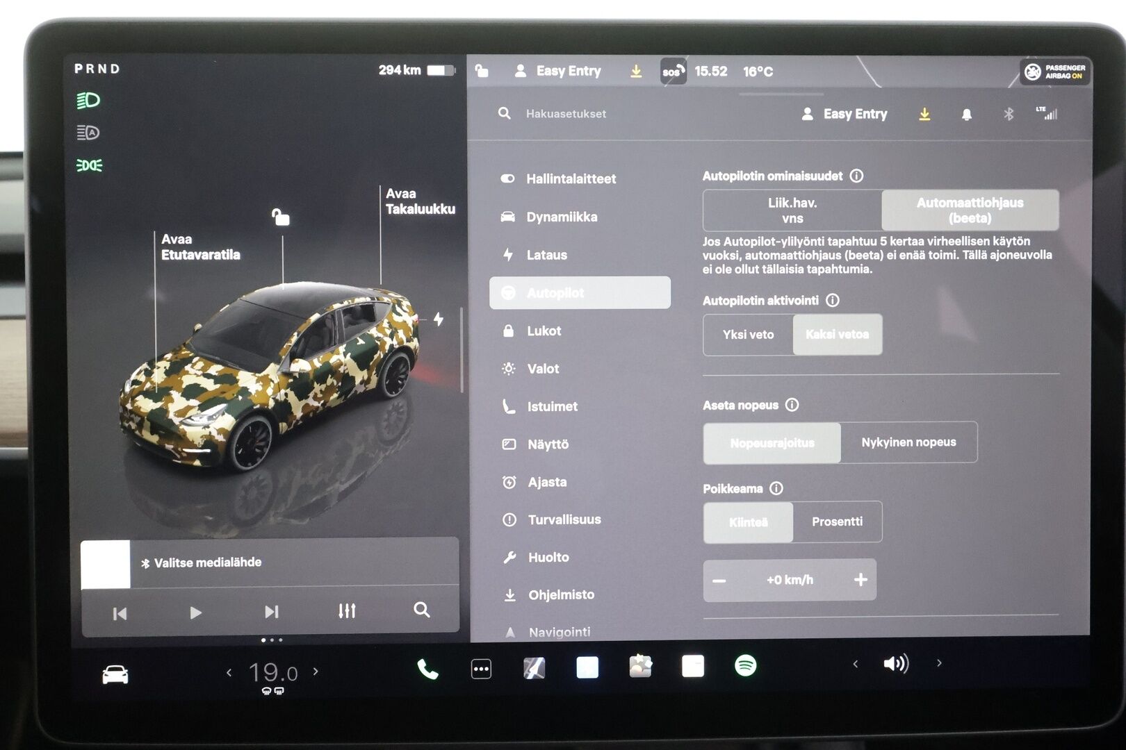 TESLA MODEL Y 2023 Performance - | ILP | Koukku | Lasikatto | ACC | Matrix-LED | P.Kamera | Muistipenkki | Premium Audio | Kaistavahti | Navi | Keyless | 2x Latauskaapelit | Kahdet renkaat |