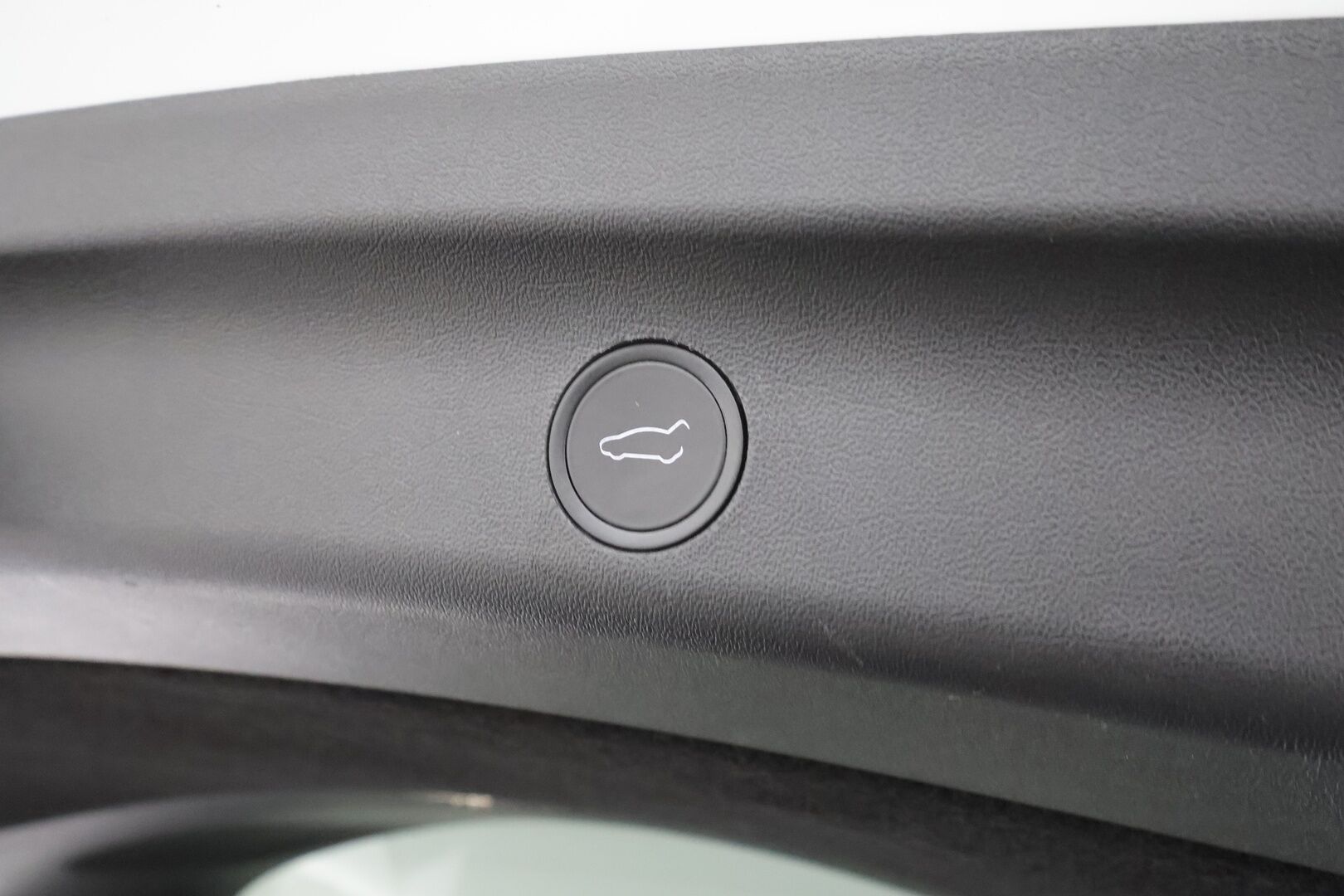 TESLA MODEL Y 2023 Performance - | ILP | Koukku | Lasikatto | ACC | Matrix-LED | P.Kamera | Muistipenkki | Premium Audio | Kaistavahti | Navi | Keyless | 2x Latauskaapelit | Kahdet renkaat |