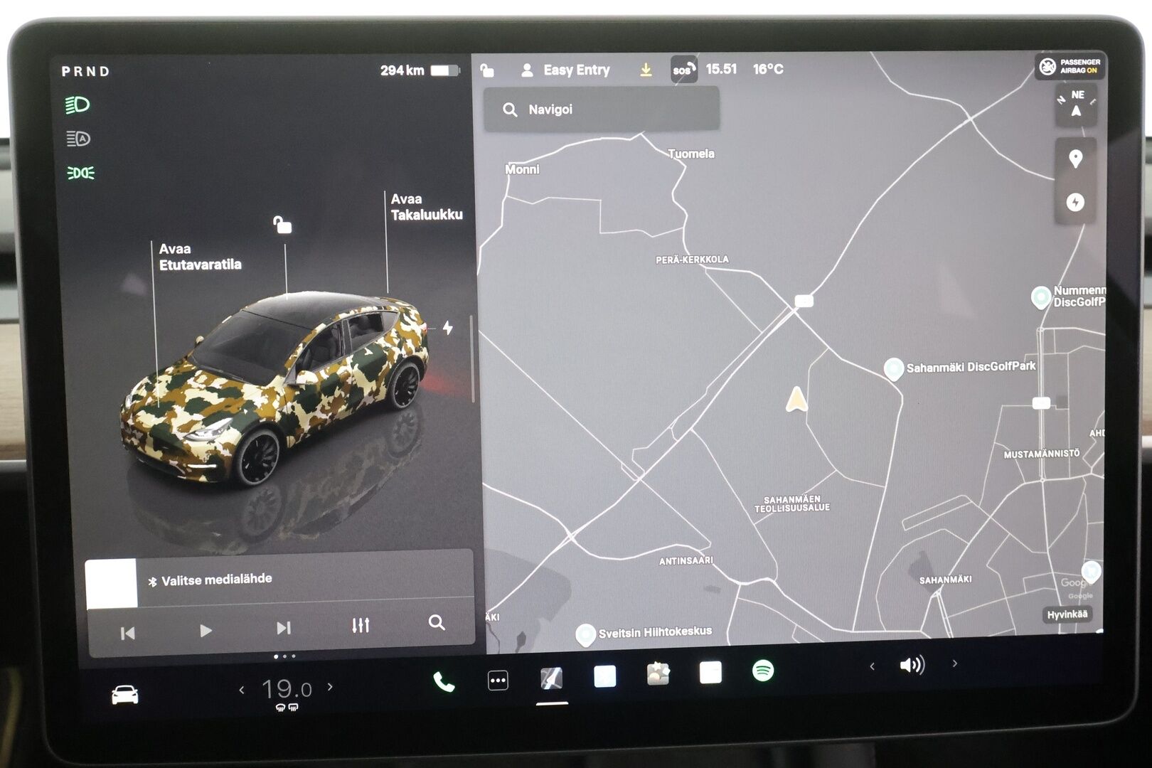 TESLA MODEL Y 2023 Performance - | ILP | Koukku | Lasikatto | ACC | Matrix-LED | P.Kamera | Muistipenkki | Premium Audio | Kaistavahti | Navi | Keyless | 2x Latauskaapelit | Kahdet renkaat |
