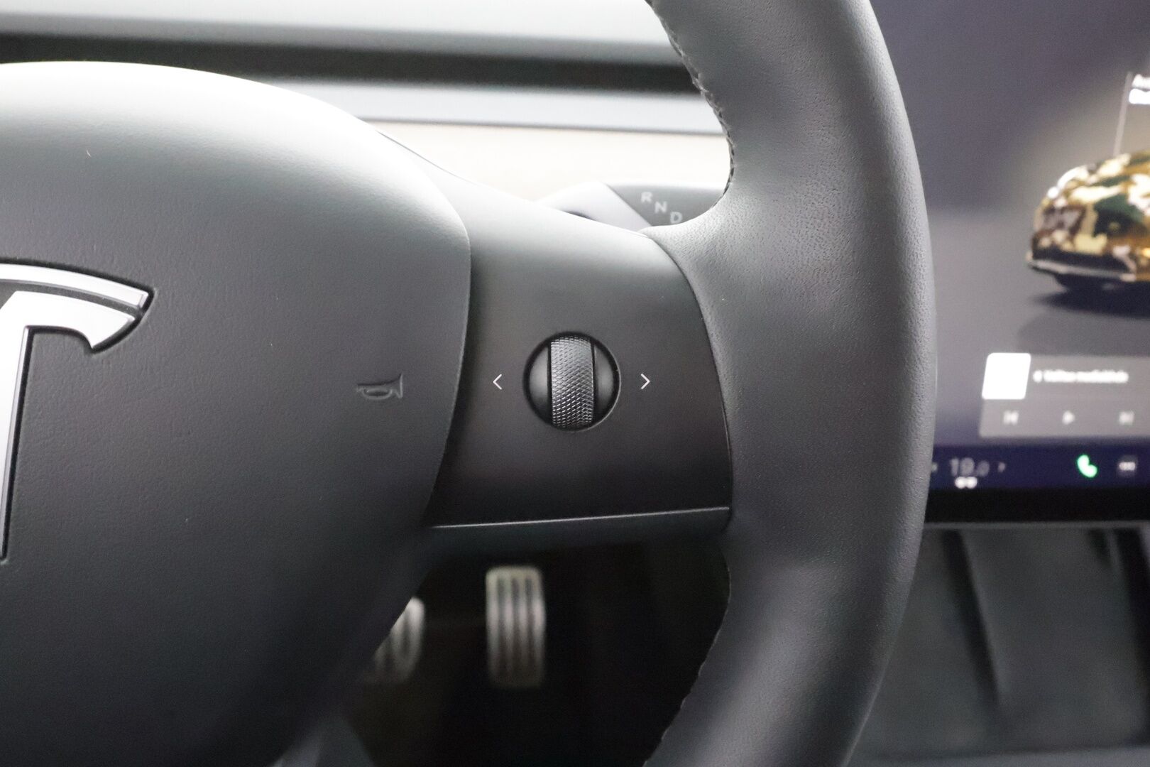 TESLA MODEL Y 2023 Performance - | ILP | Koukku | Lasikatto | ACC | Matrix-LED | P.Kamera | Muistipenkki | Premium Audio | Kaistavahti | Navi | Keyless | 2x Latauskaapelit | Kahdet renkaat |