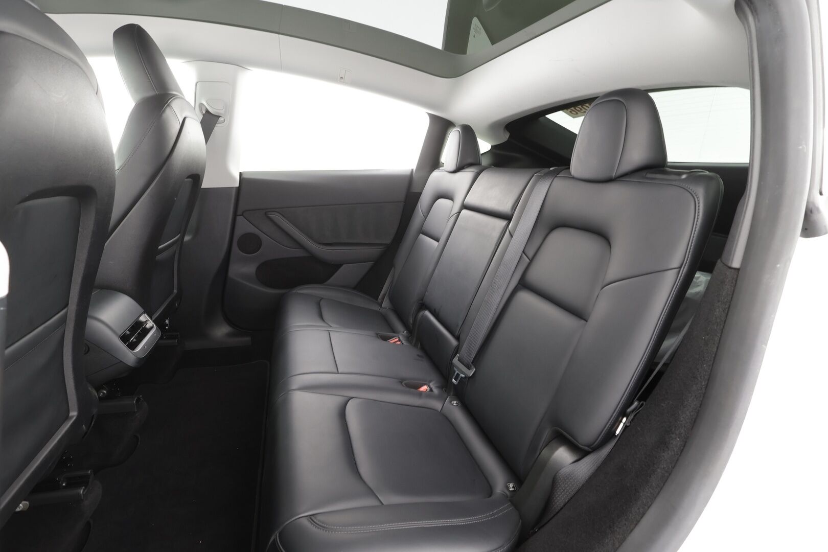 TESLA MODEL Y 2023 Performance - | ILP | Koukku | Lasikatto | ACC | Matrix-LED | P.Kamera | Muistipenkki | Premium Audio | Kaistavahti | Navi | Keyless | 2x Latauskaapelit | Kahdet renkaat |