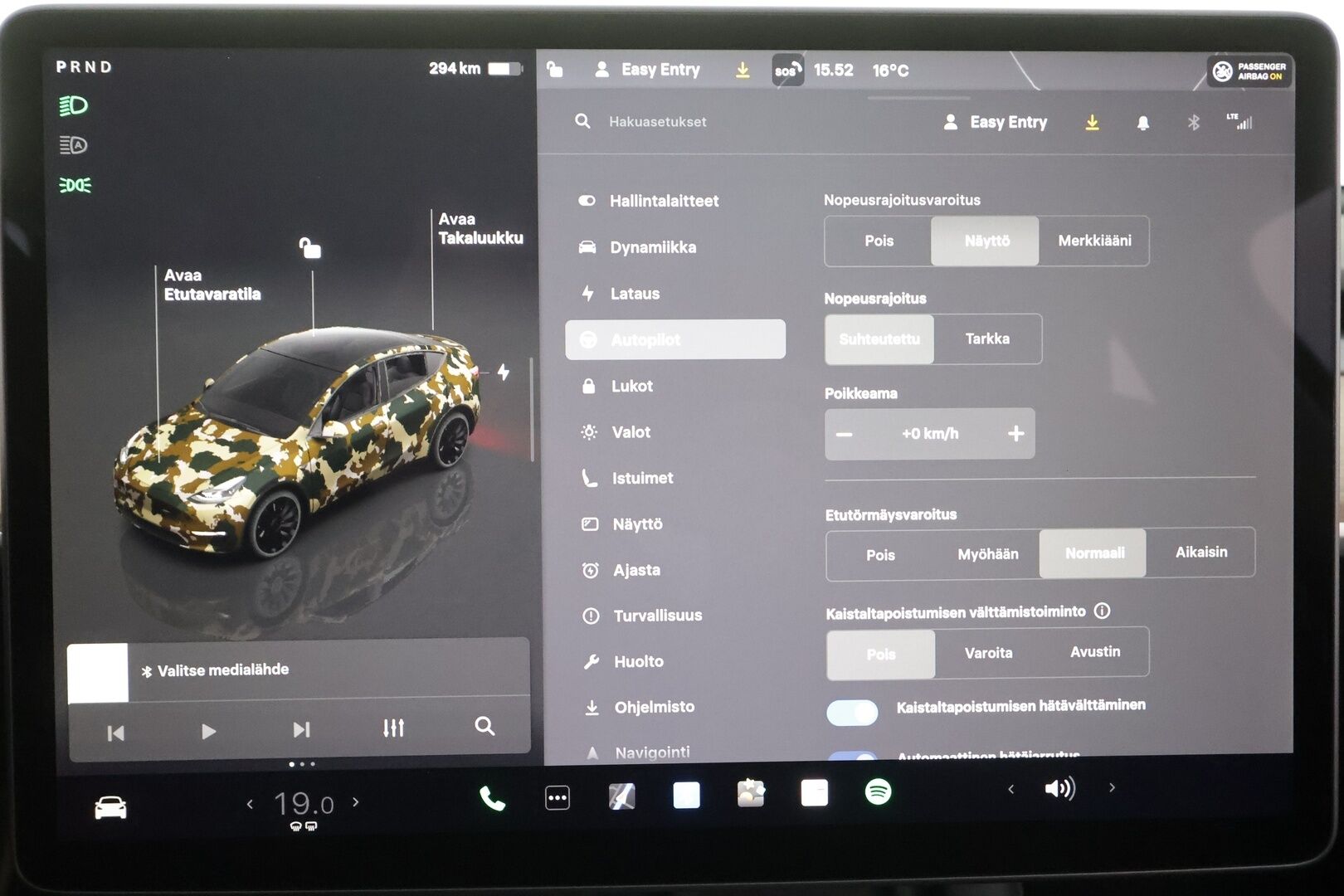 TESLA MODEL Y 2023 Performance - | ILP | Koukku | Lasikatto | ACC | Matrix-LED | P.Kamera | Muistipenkki | Premium Audio | Kaistavahti | Navi | Keyless | 2x Latauskaapelit | Kahdet renkaat |
