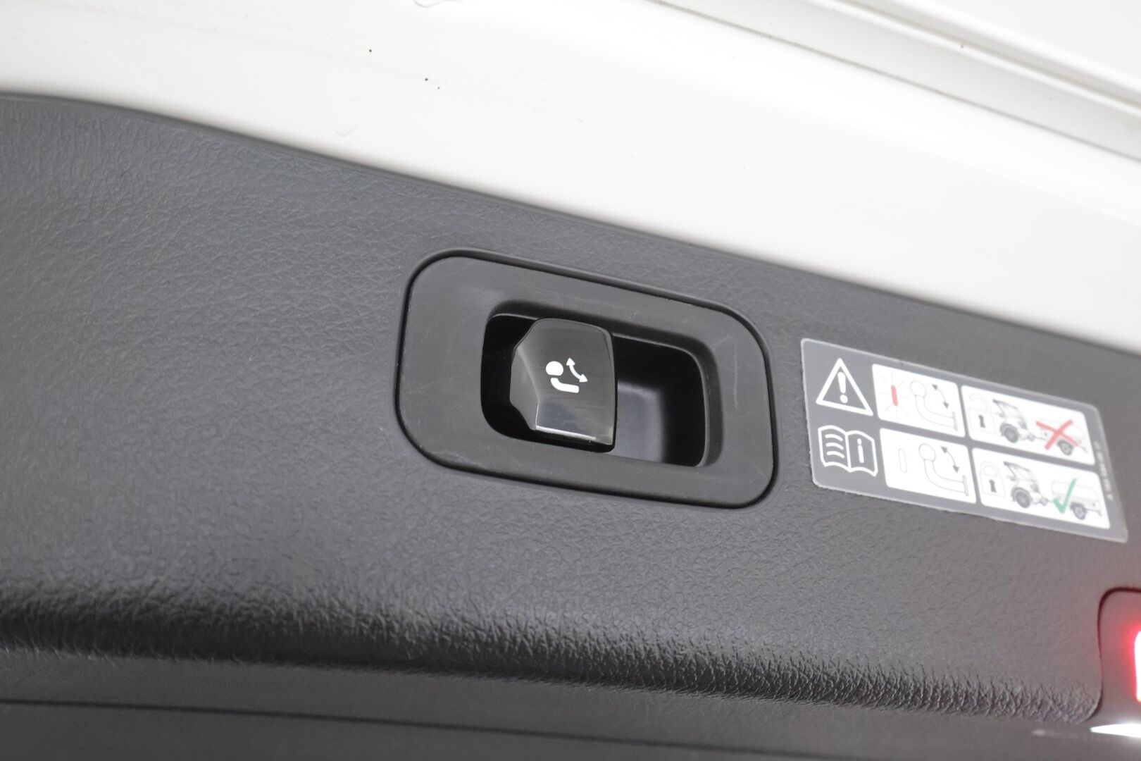 MERCEDES-BENZ C 2023 300e T a 9G-Tronic Avantgarde - | Distronic+ | Koukku | Burmester | High performance LED | P.Kamera | Osasähkö nahat | Apple&Android | Kahdet Renkaat | Koti&Kauppalaturi |