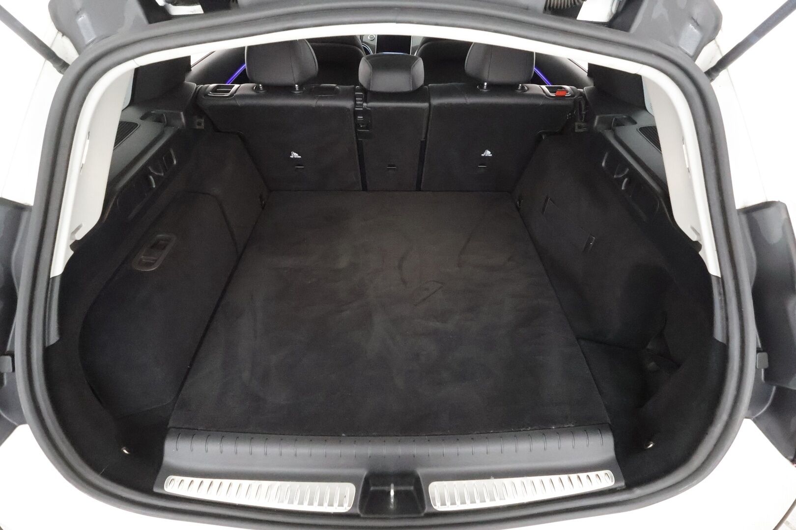MERCEDES-BENZ C 2023 300e T a 9G-Tronic Avantgarde - | Distronic+ | Koukku | Burmester | High performance LED | P.Kamera | Osasähkö nahat | Apple&Android | Kahdet Renkaat | Koti&Kauppalaturi |