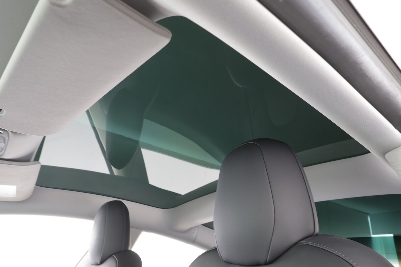 TESLA MODEL 3 2023 Performance - | ILP | ACC | Lasikatto | Matrix | P.Kamera | Muistipenkki | Premium Audio | Navi | Kaistavahti | Keyless | Kahdet renkaat | 2x Latauskaapelit |