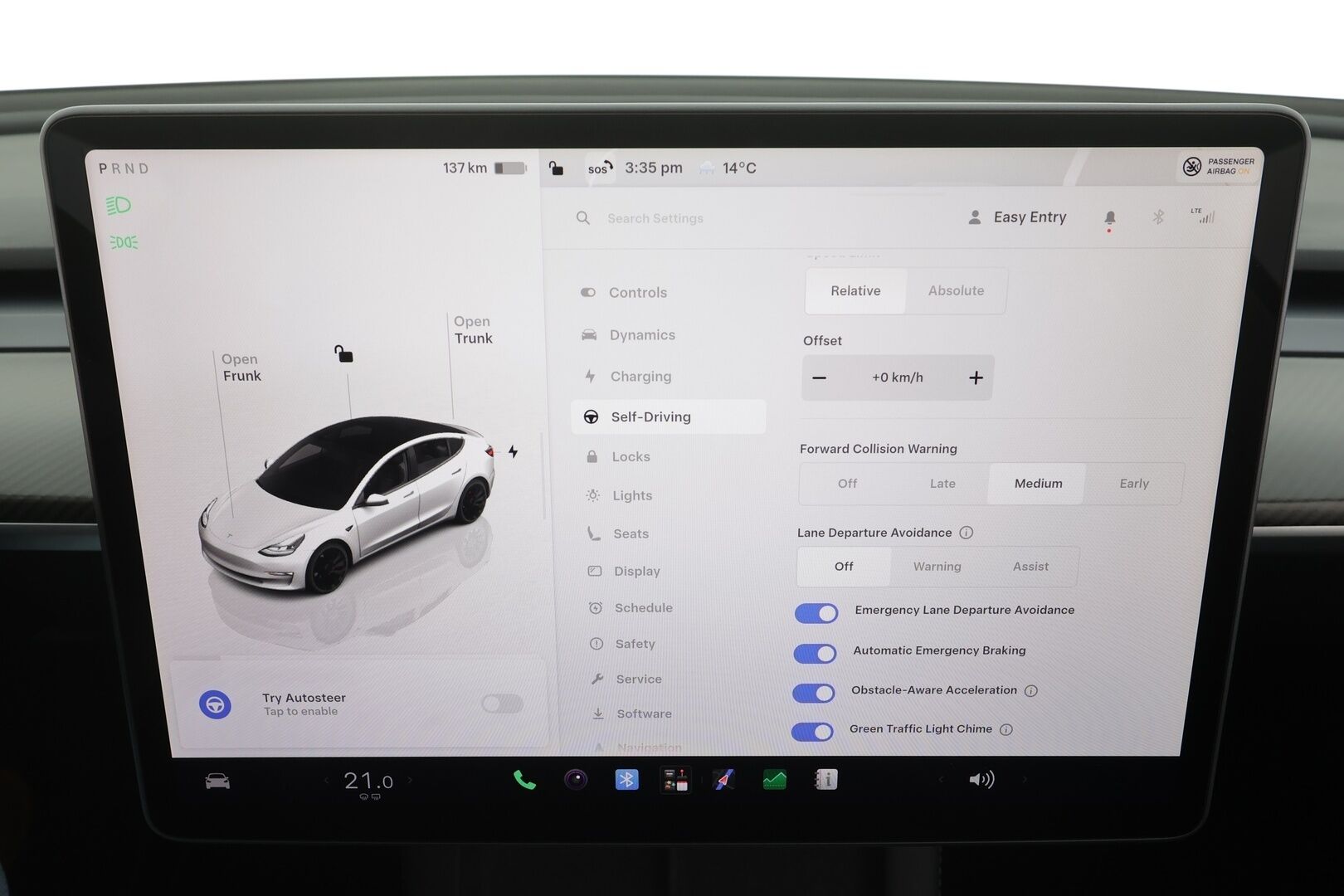 TESLA MODEL 3 2023 Performance - | ILP | ACC | Lasikatto | Matrix | P.Kamera | Muistipenkki | Premium Audio | Navi | Kaistavahti | Keyless | Kahdet renkaat | 2x Latauskaapelit |