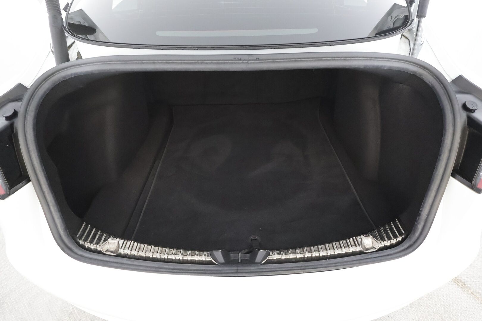 TESLA MODEL 3 2023 Performance - | ILP | ACC | Lasikatto | Matrix | P.Kamera | Muistipenkki | Premium Audio | Navi | Kaistavahti | Keyless | Kahdet renkaat | 2x Latauskaapelit |