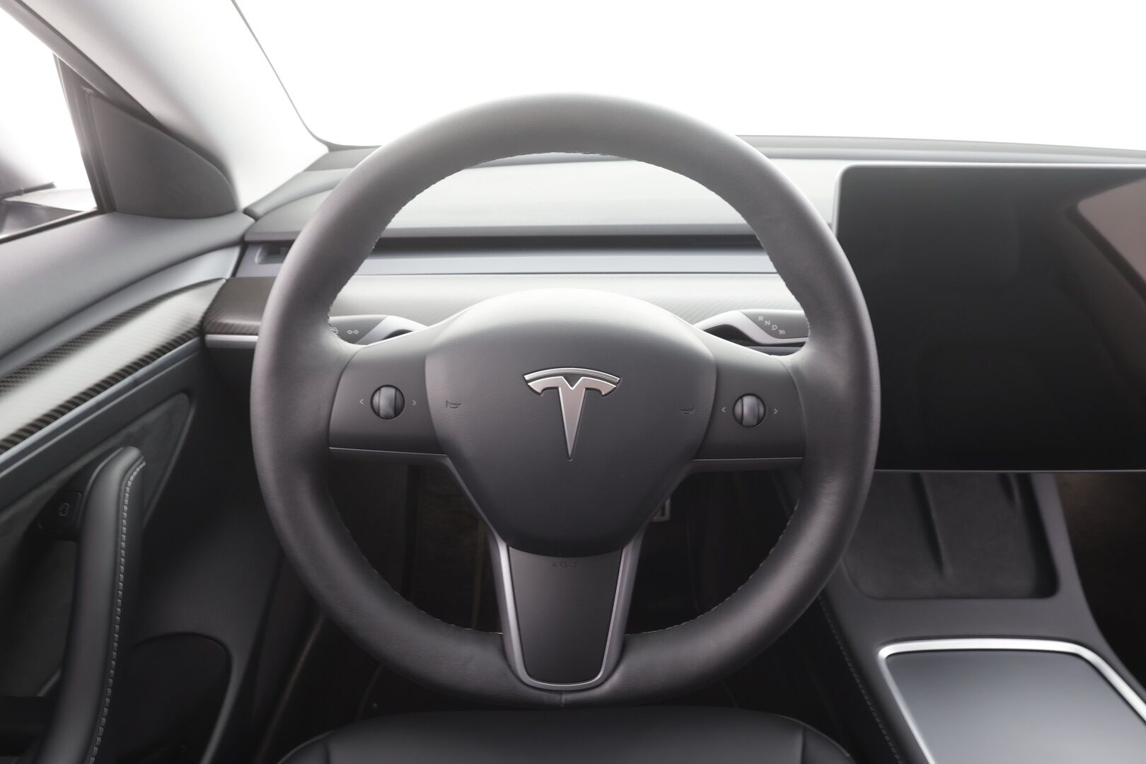 TESLA MODEL 3 2023 Performance - | ILP | ACC | Lasikatto | Matrix | P.Kamera | Muistipenkki | Premium Audio | Navi | Kaistavahti | Keyless | Kahdet renkaat | 2x Latauskaapelit |