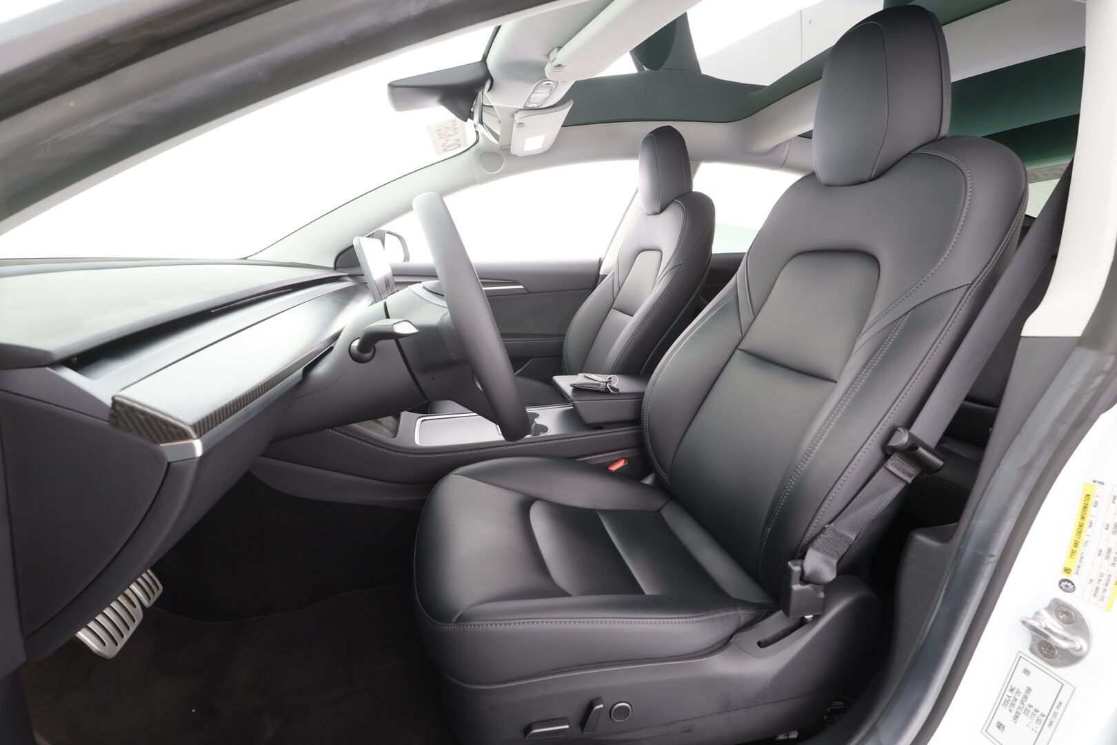 TESLA MODEL 3 2023 Performance - | ILP | ACC | Lasikatto | Matrix | P.Kamera | Muistipenkki | Premium Audio | Navi | Kaistavahti | Keyless | Kahdet renkaat | 2x Latauskaapelit |