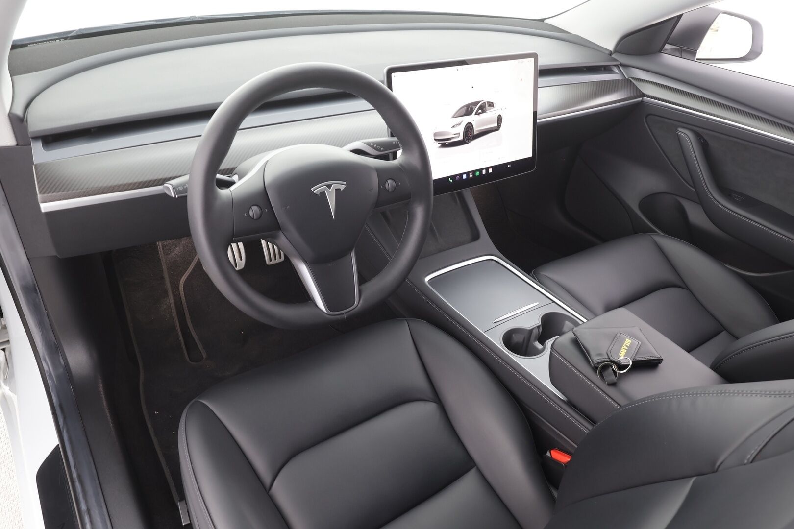 TESLA MODEL 3 2023 Performance - | ILP | ACC | Lasikatto | Matrix | P.Kamera | Muistipenkki | Premium Audio | Navi | Kaistavahti | Keyless | Kahdet renkaat | 2x Latauskaapelit |